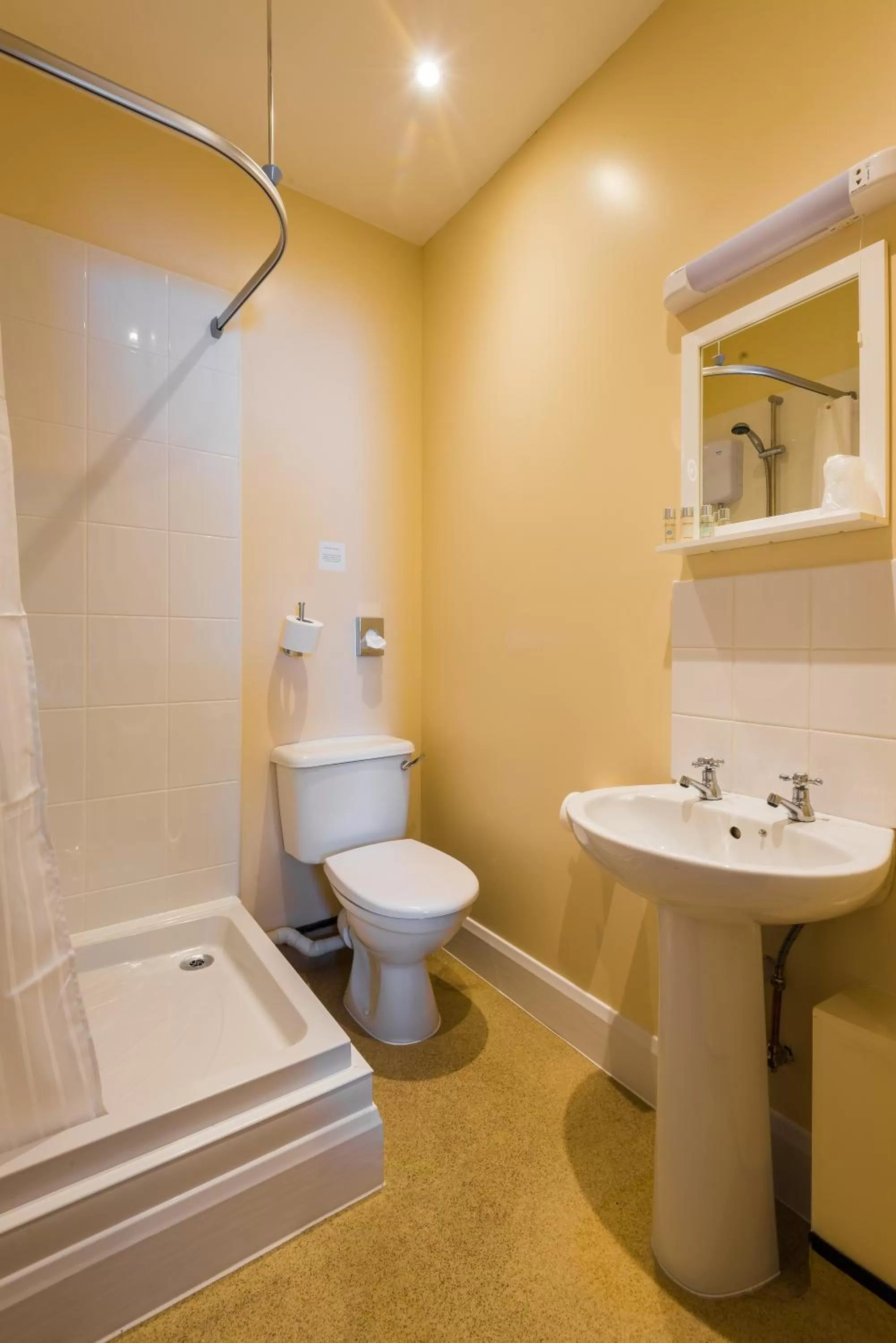 Bathroom in The Longboat Inn