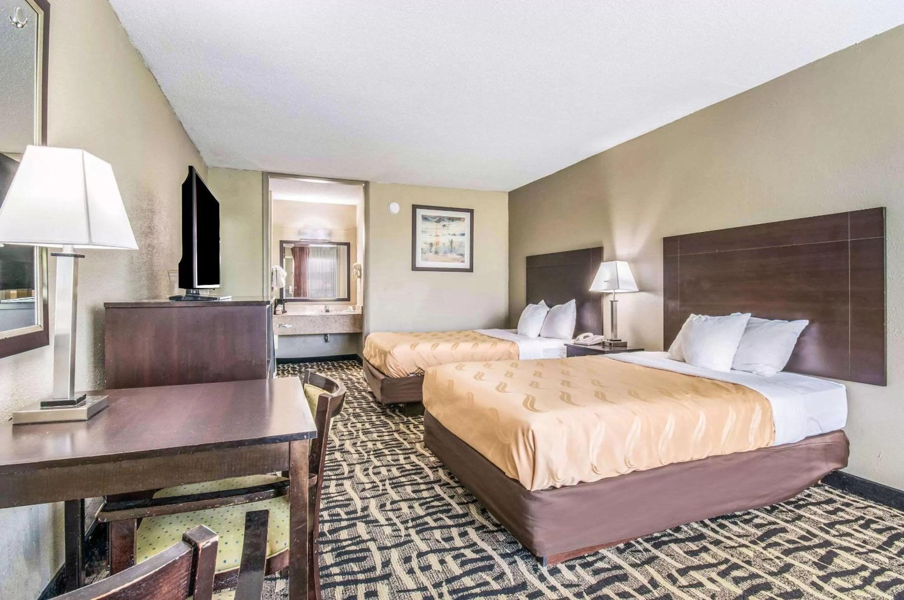 Photo of the whole room, Bed in Quality Inn & Suites York East
