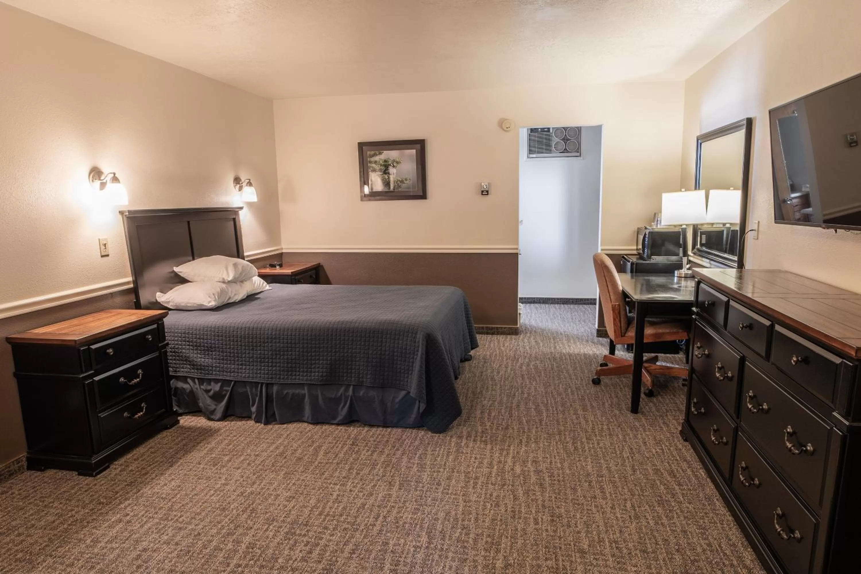 Deluxe Double Room in Clover Creek Inn