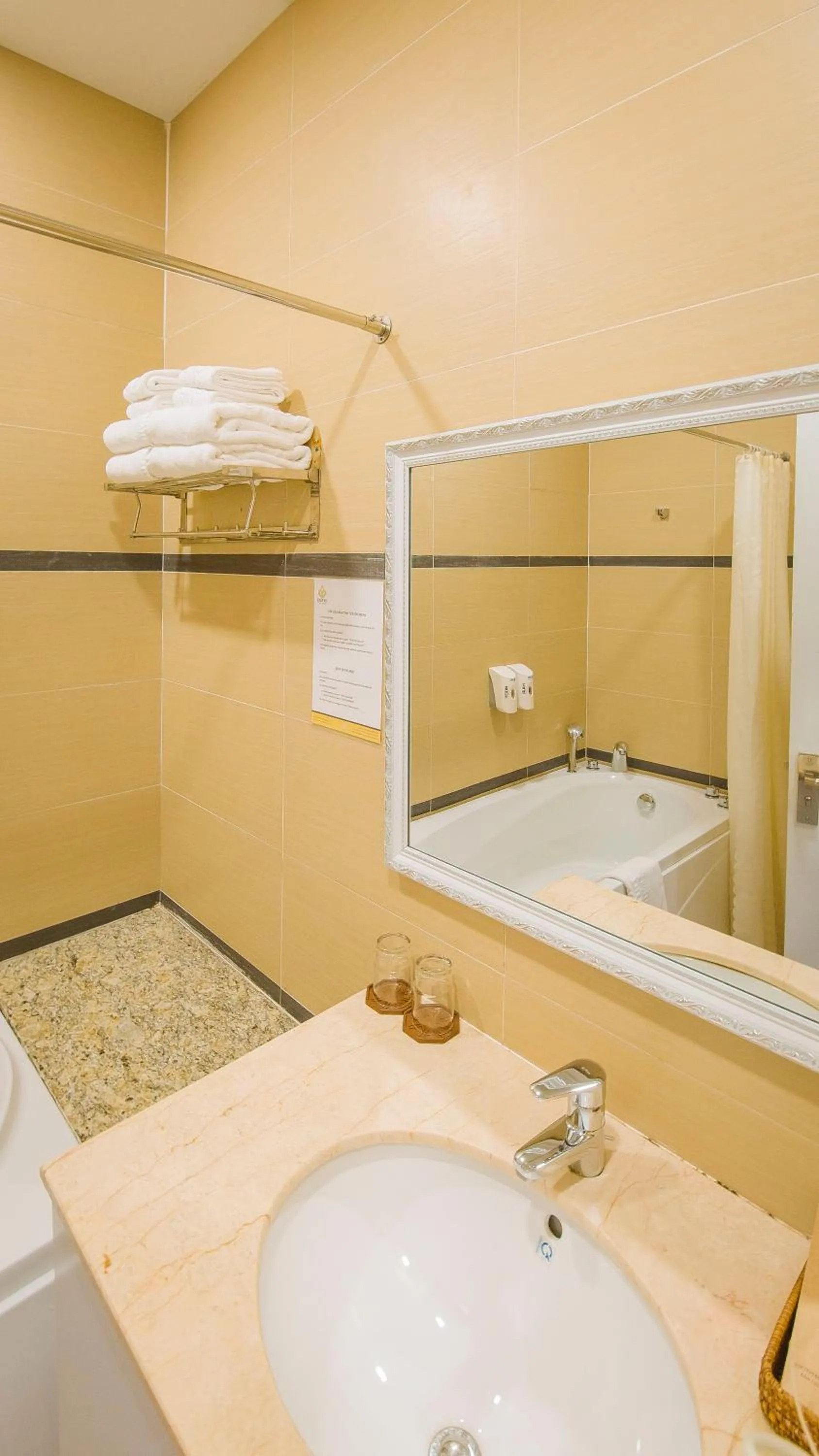 Deluxe Double Room with Balcony in Hotel Du Lys