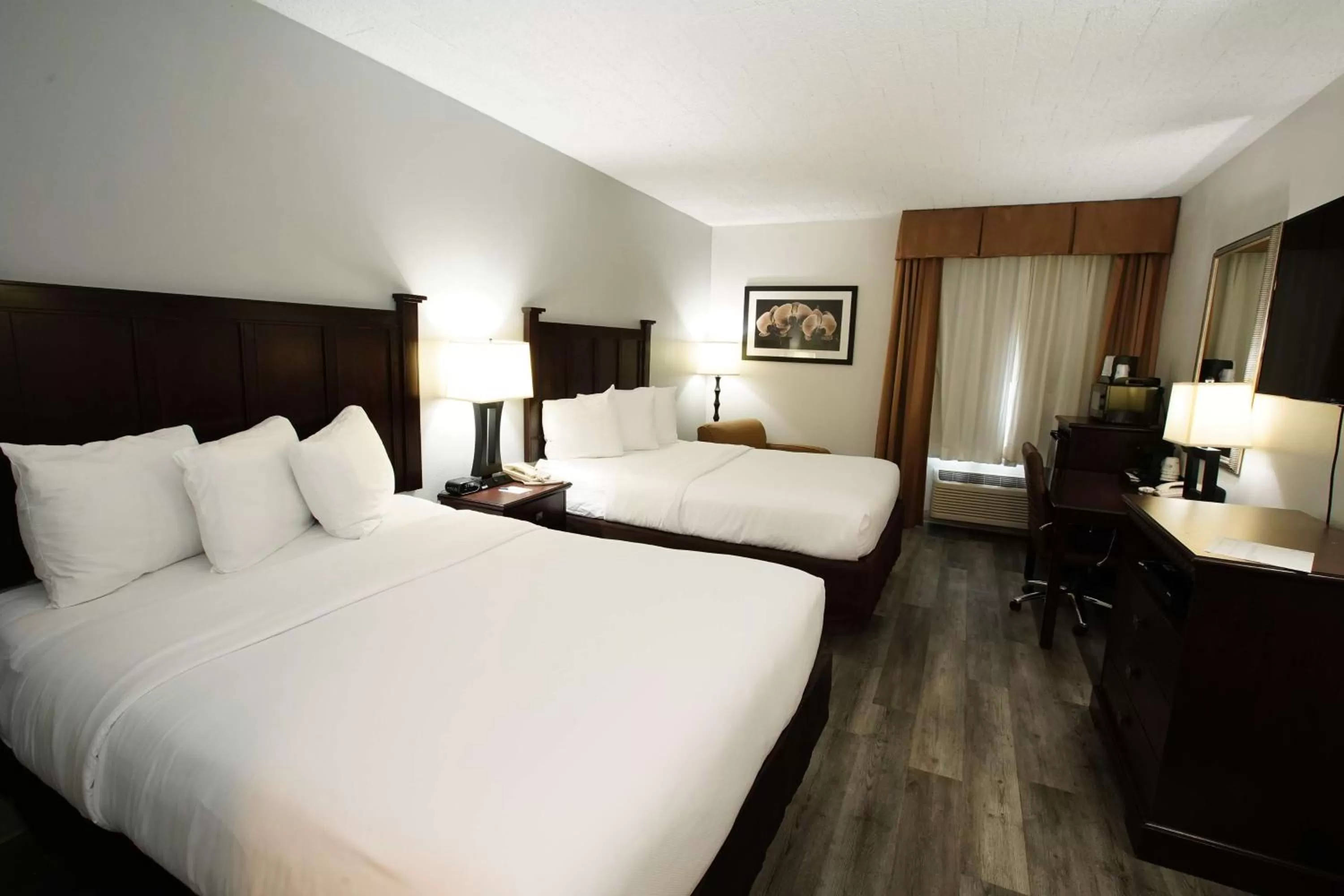 Queen Room with Two Queen Beds and Roll-In Shower - Disability Access in Best Western Paramus Hotel & Suites