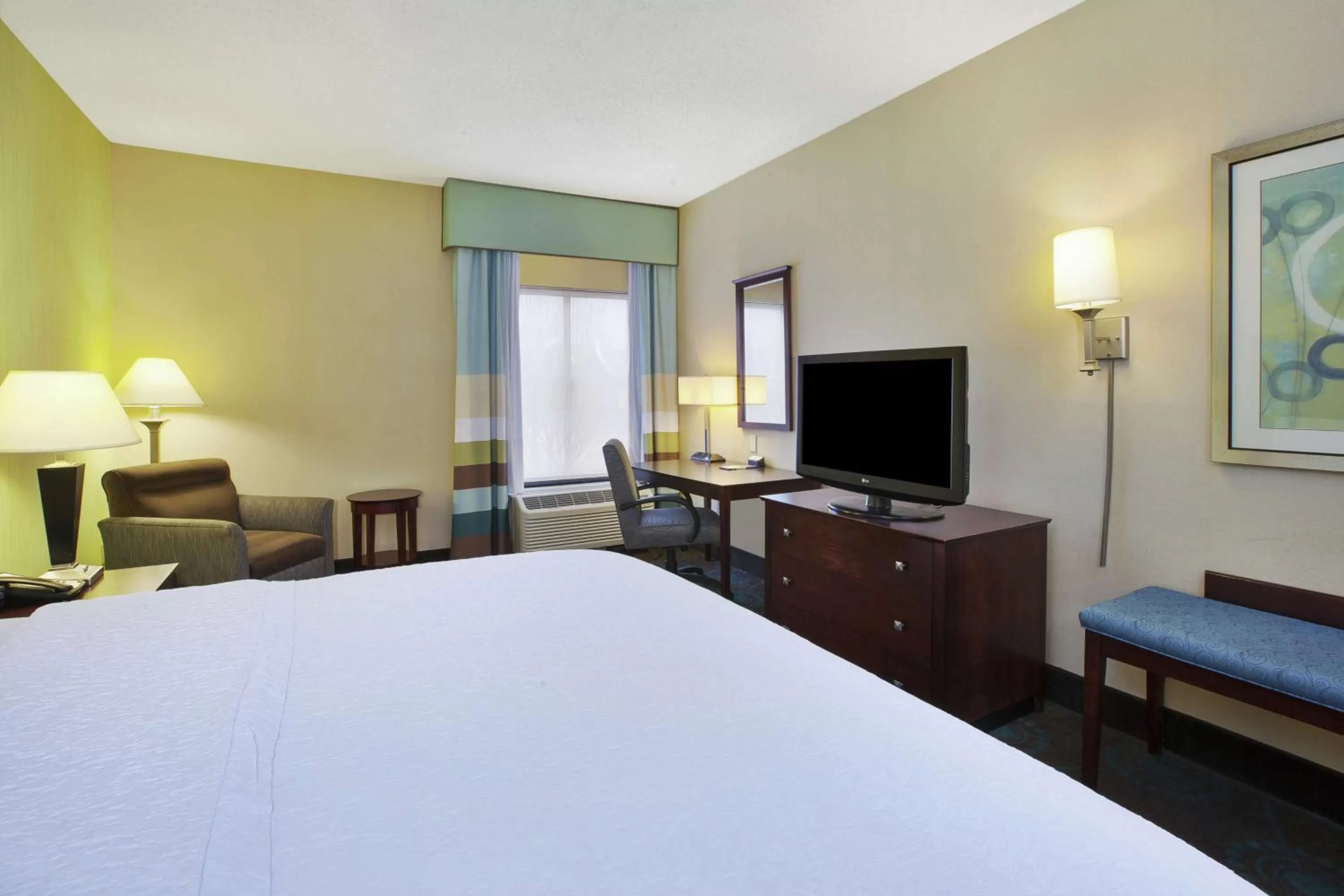 Bedroom, Bed in Hampton Inn & Suites South Bend