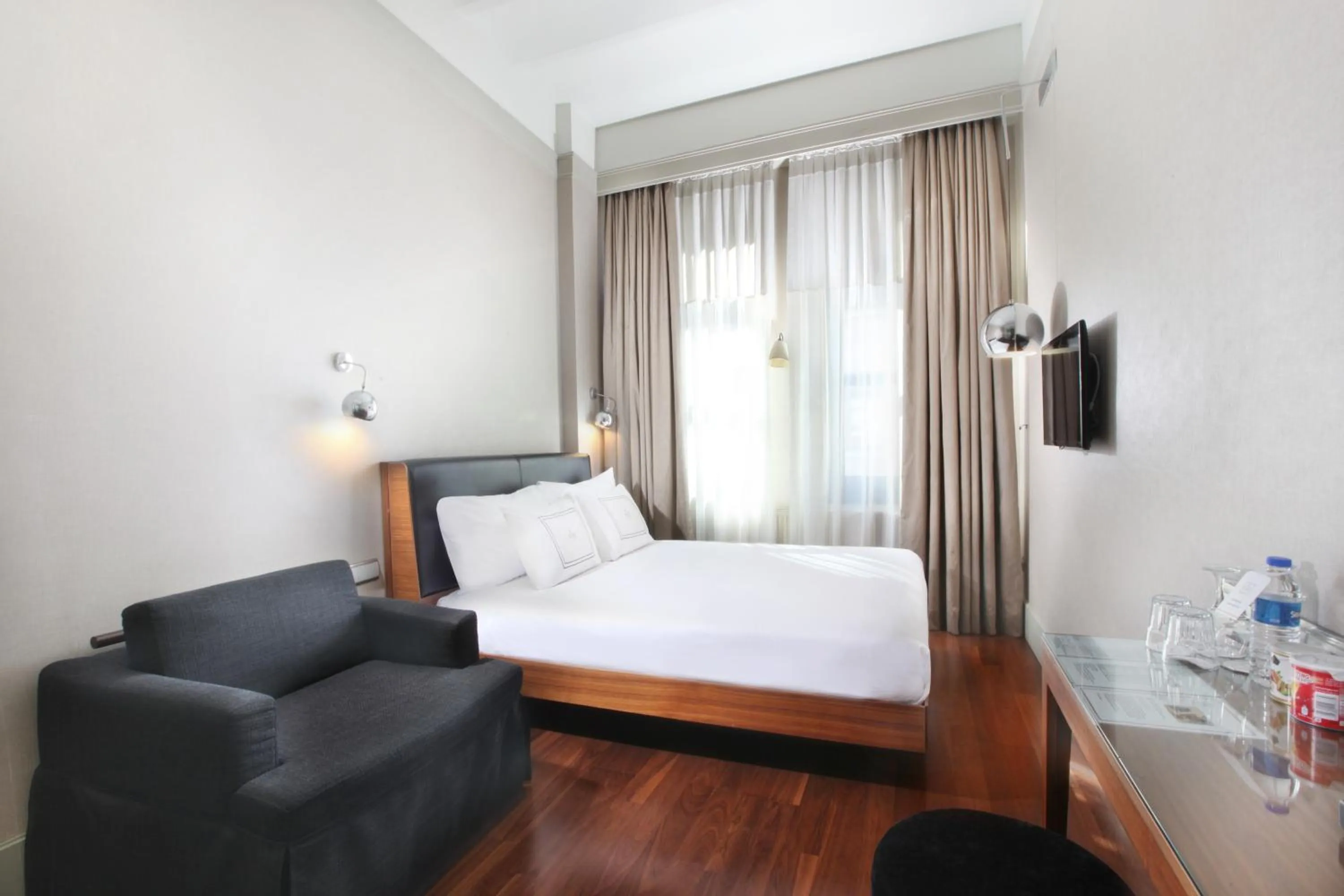 Superior Double Room with Sofa Bed in The Haze Karaköy