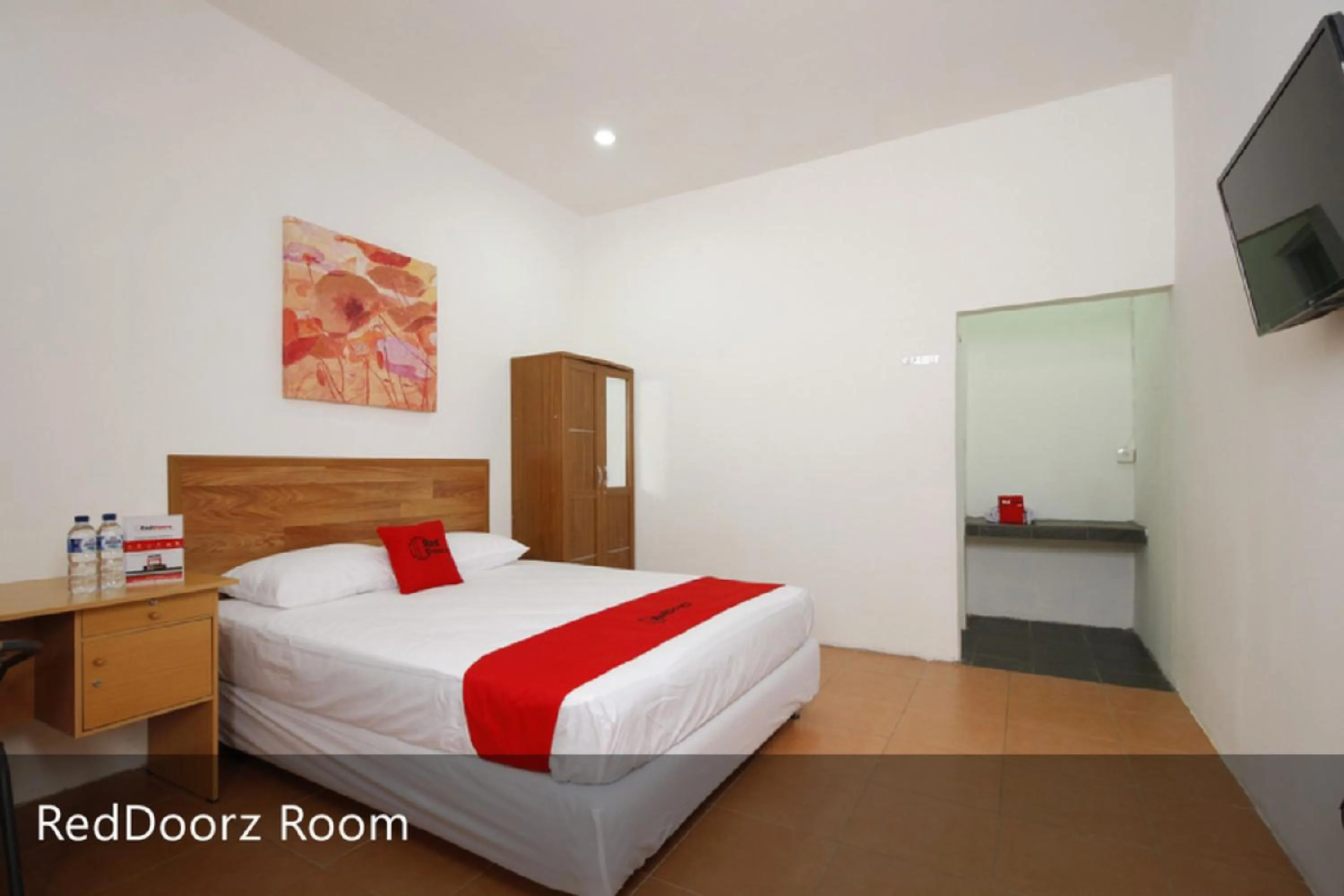 RedDoorz Double Room in RedDoorz Plus near Plaza Indonesia