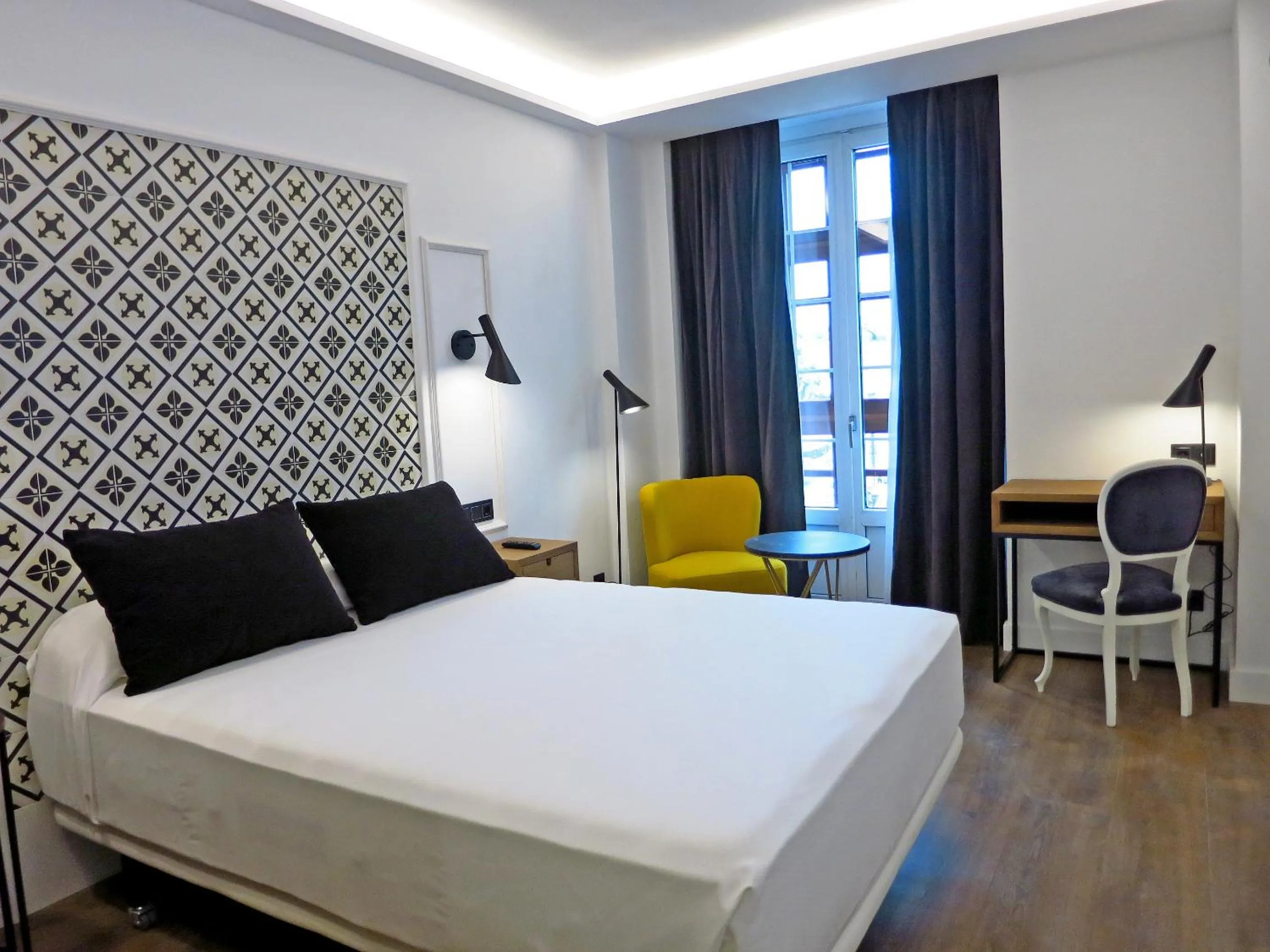 Superior Double or Twin Room with City View - single occupancy in Hotel Colón Plaza