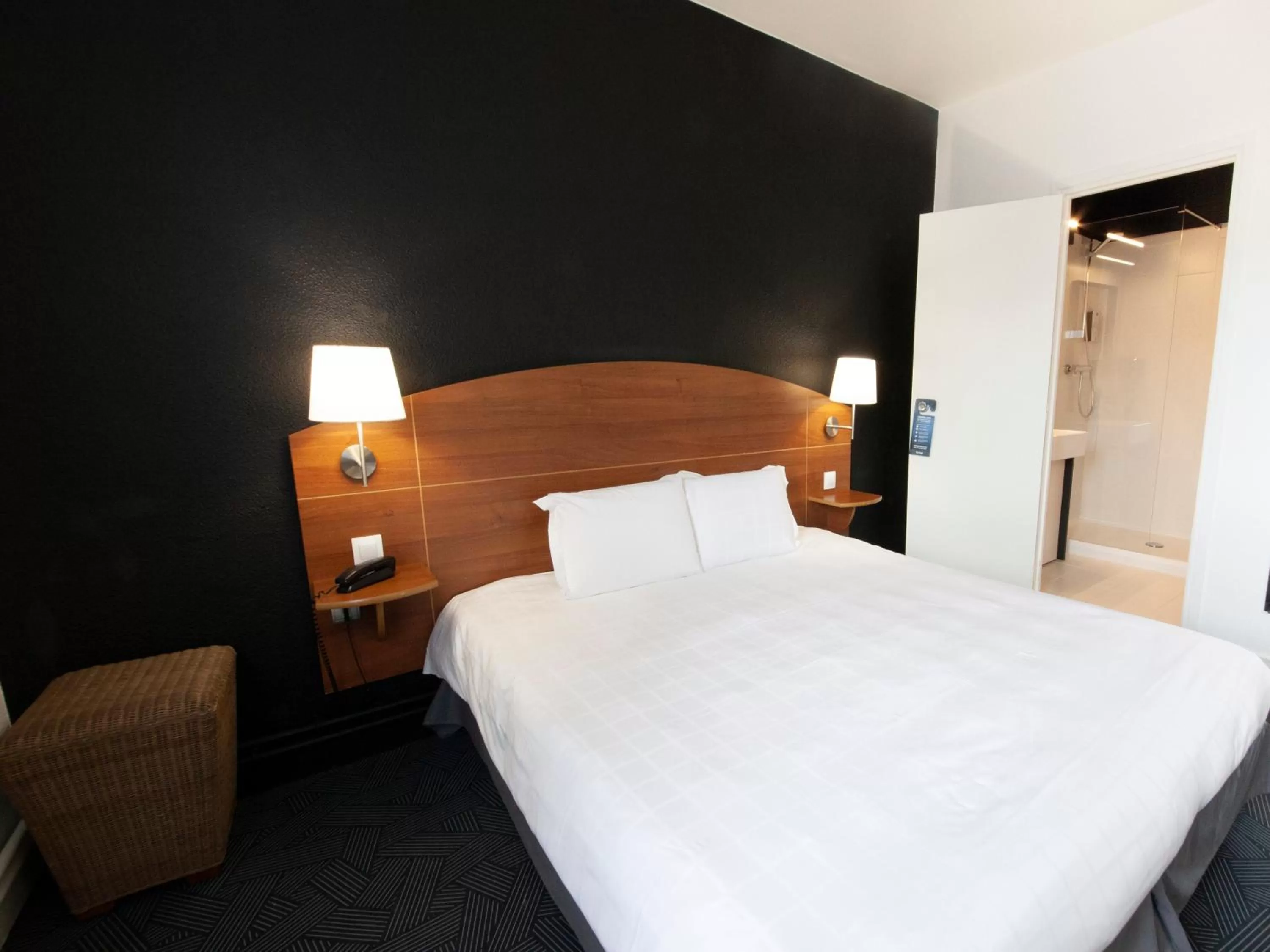 Superior Double Room in Kyriad Hotel Clermont Ferrand Centre