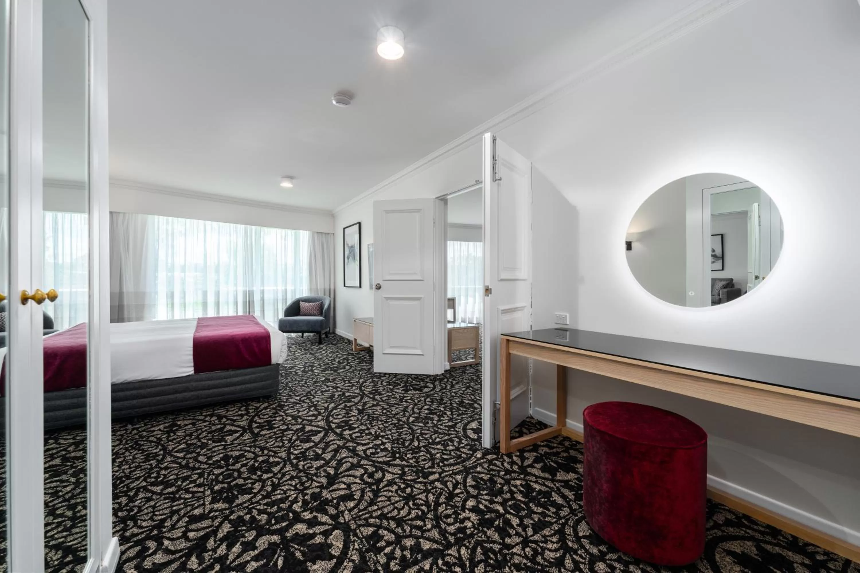 Luxury One-Bedroom Apartment in Quality Hotel Parklake Shepparton