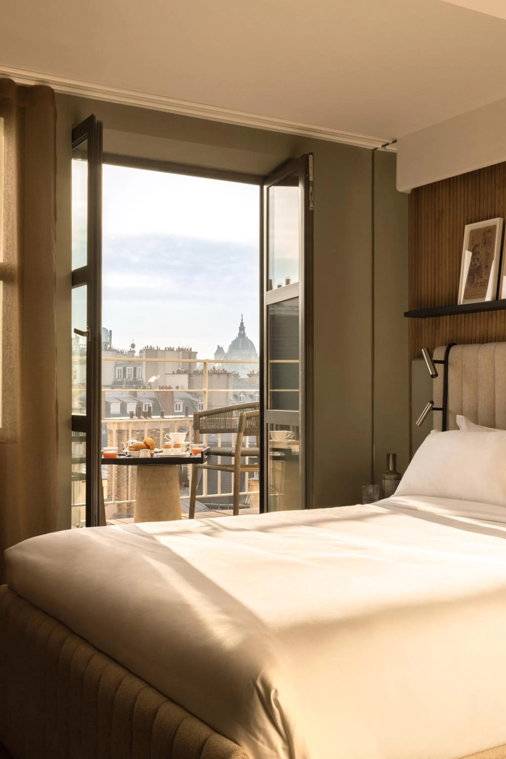 "Signature" Room with Terrace and Eiffel Tower View in Hôtel Dame des Arts
