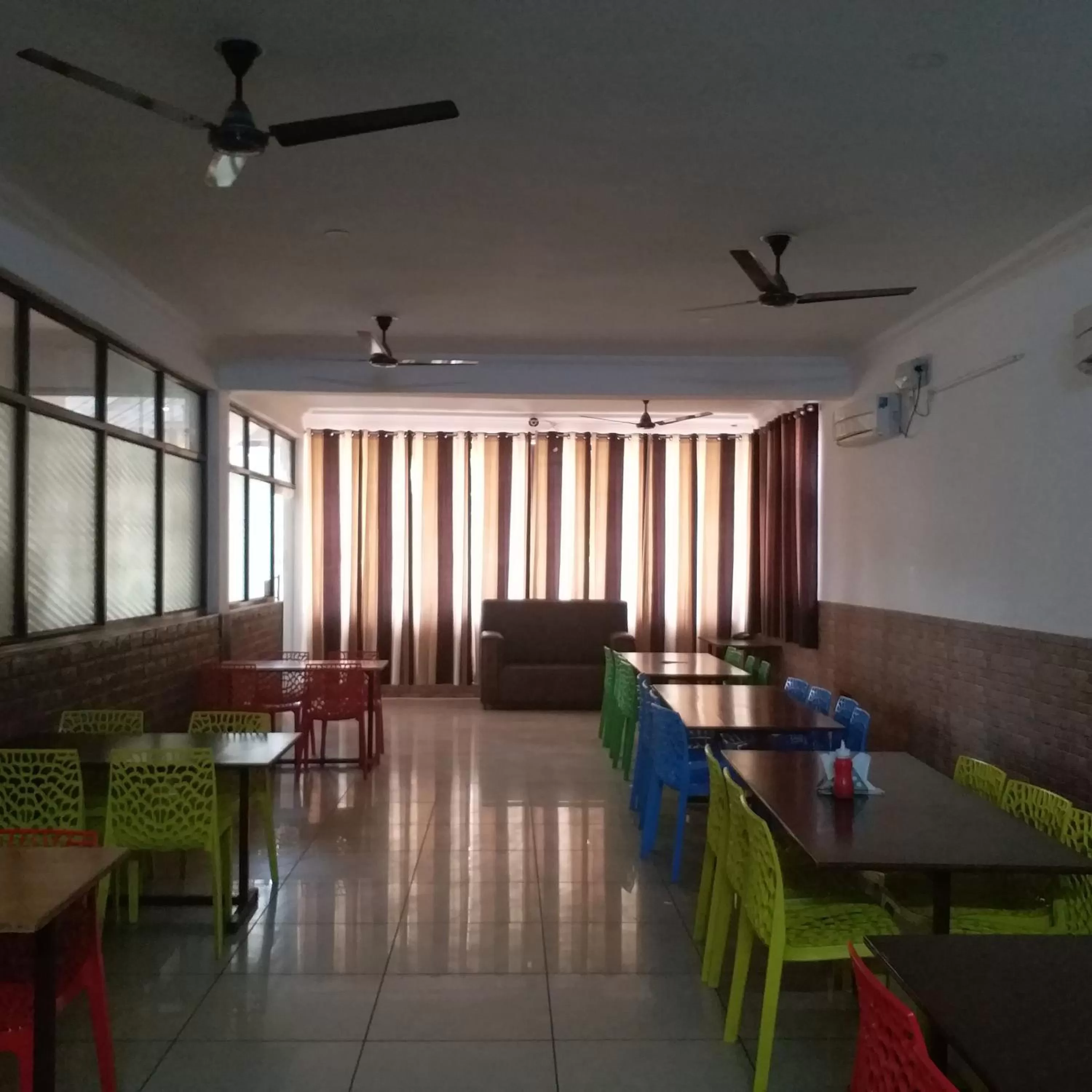 Small Double Room in Krishna Hansraj Hotel