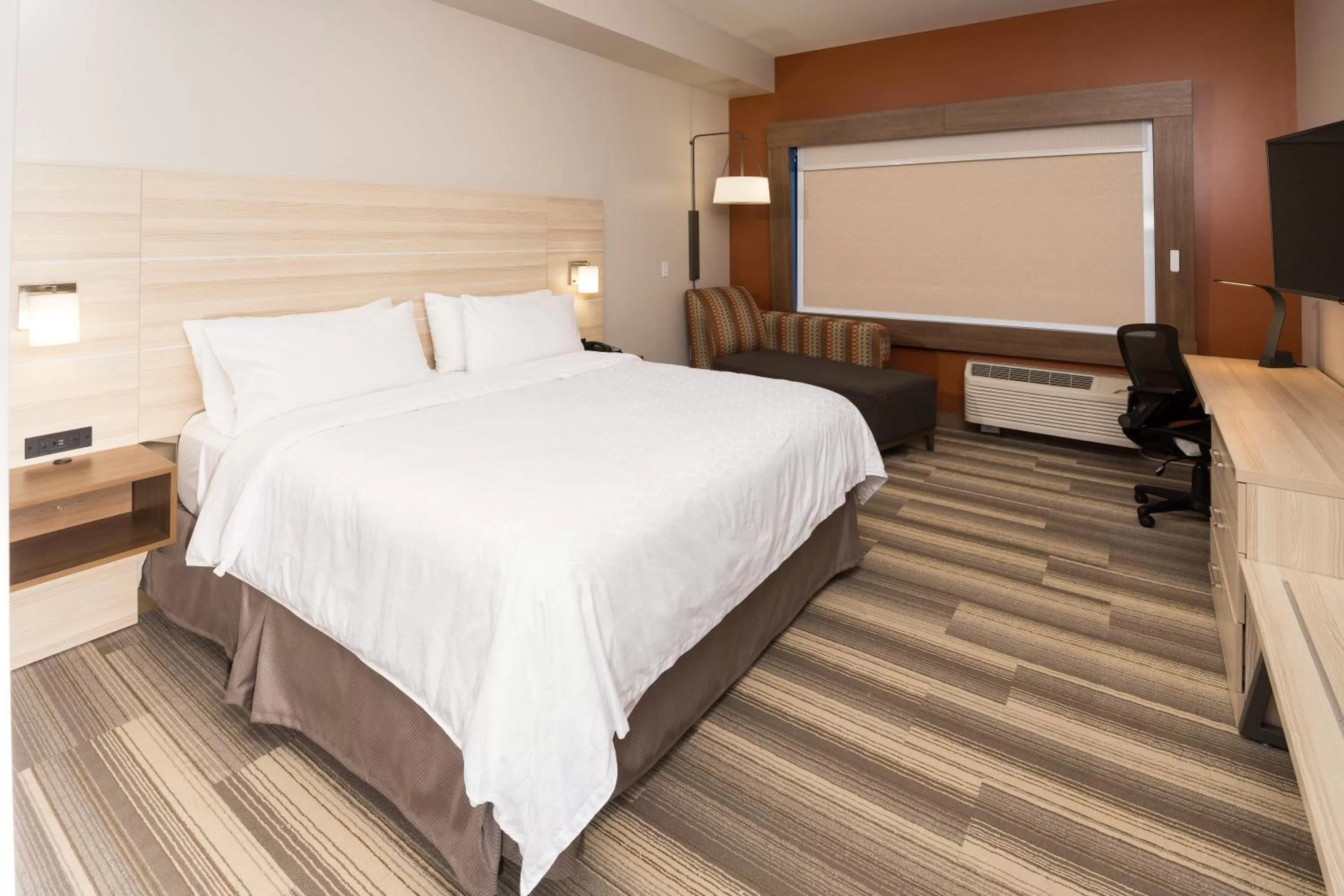 Standard King Room in Holiday Inn Express & Suites - Auburn by IHG