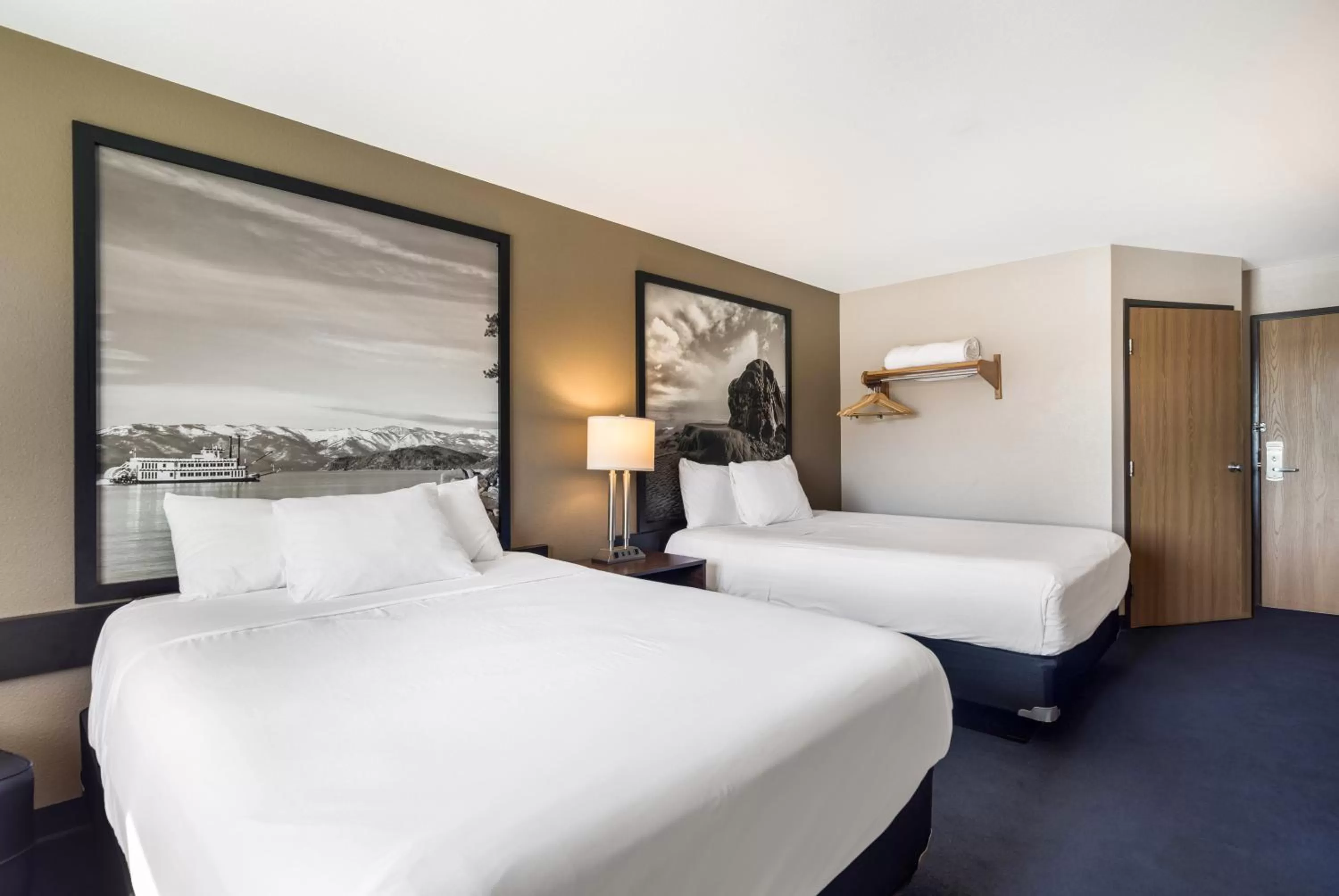 Queen Room with Two Queen Beds - Smoking in Americas Best Value Inn Sparks