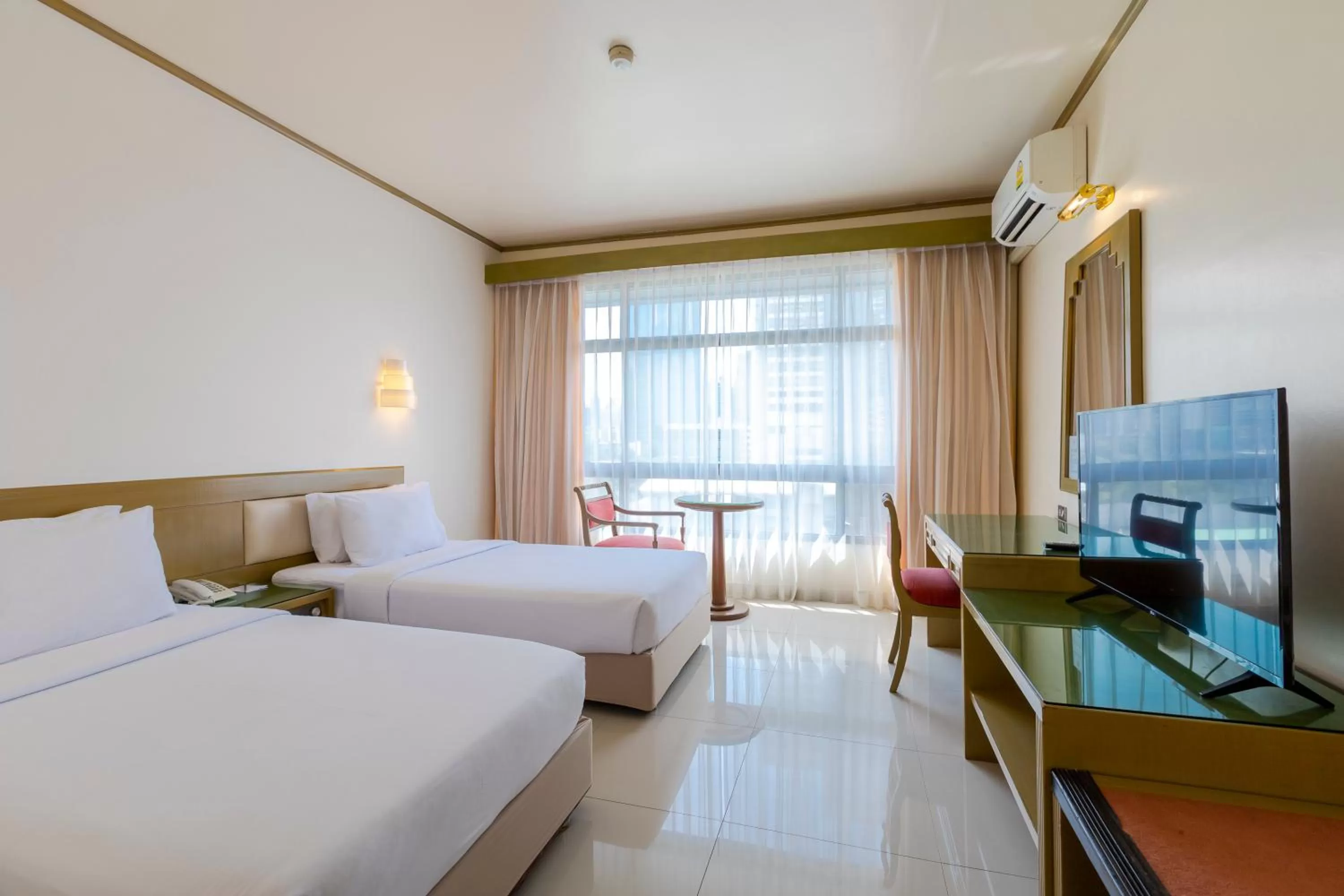 Superior Room in Pinnacle Lumpinee Park Hotel