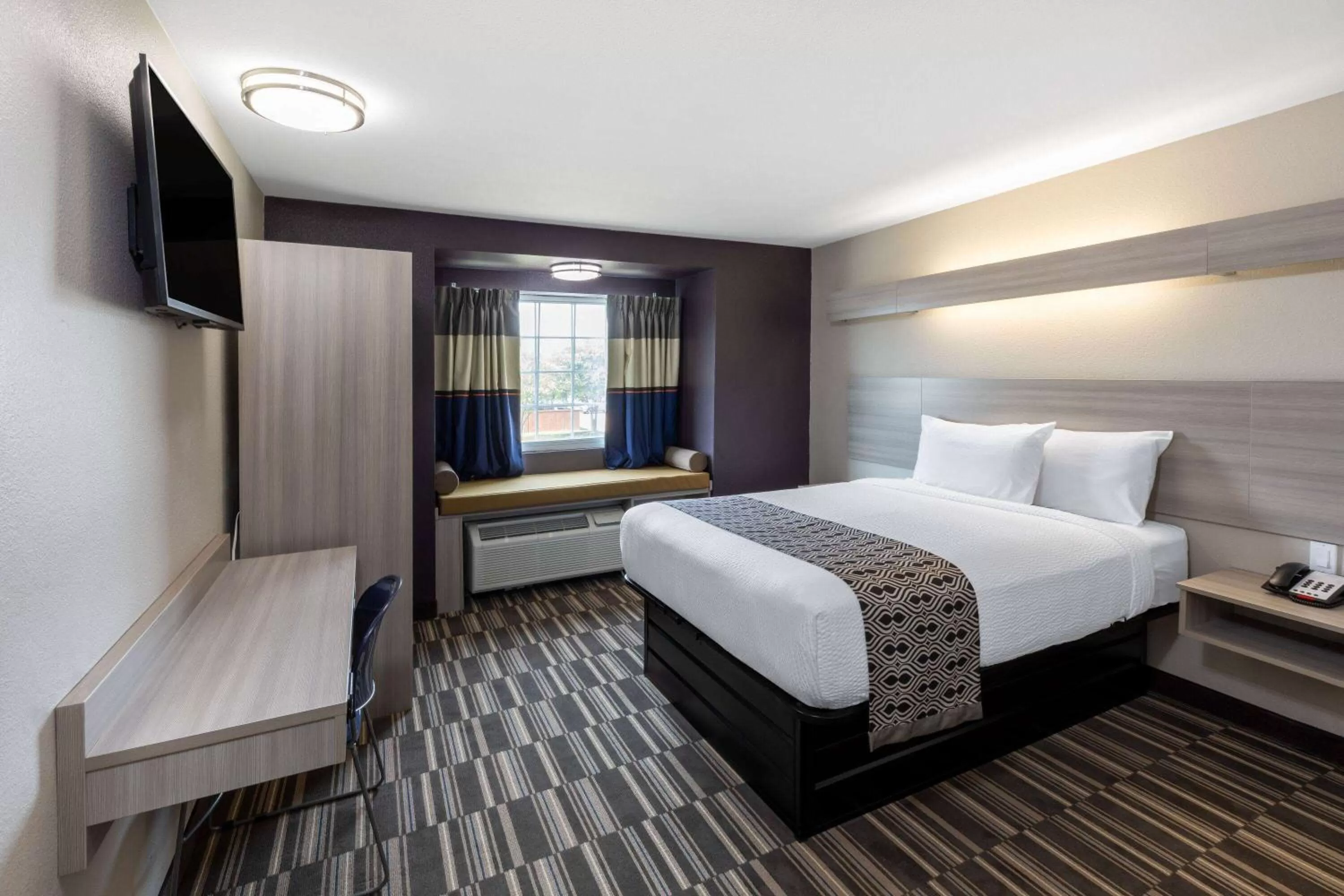 Queen Studio Suite with  Mobility Access and Bathtub with Grab Bars, Non-Smoking in Microtel Inn & Suites by Wyndham Bossier City
