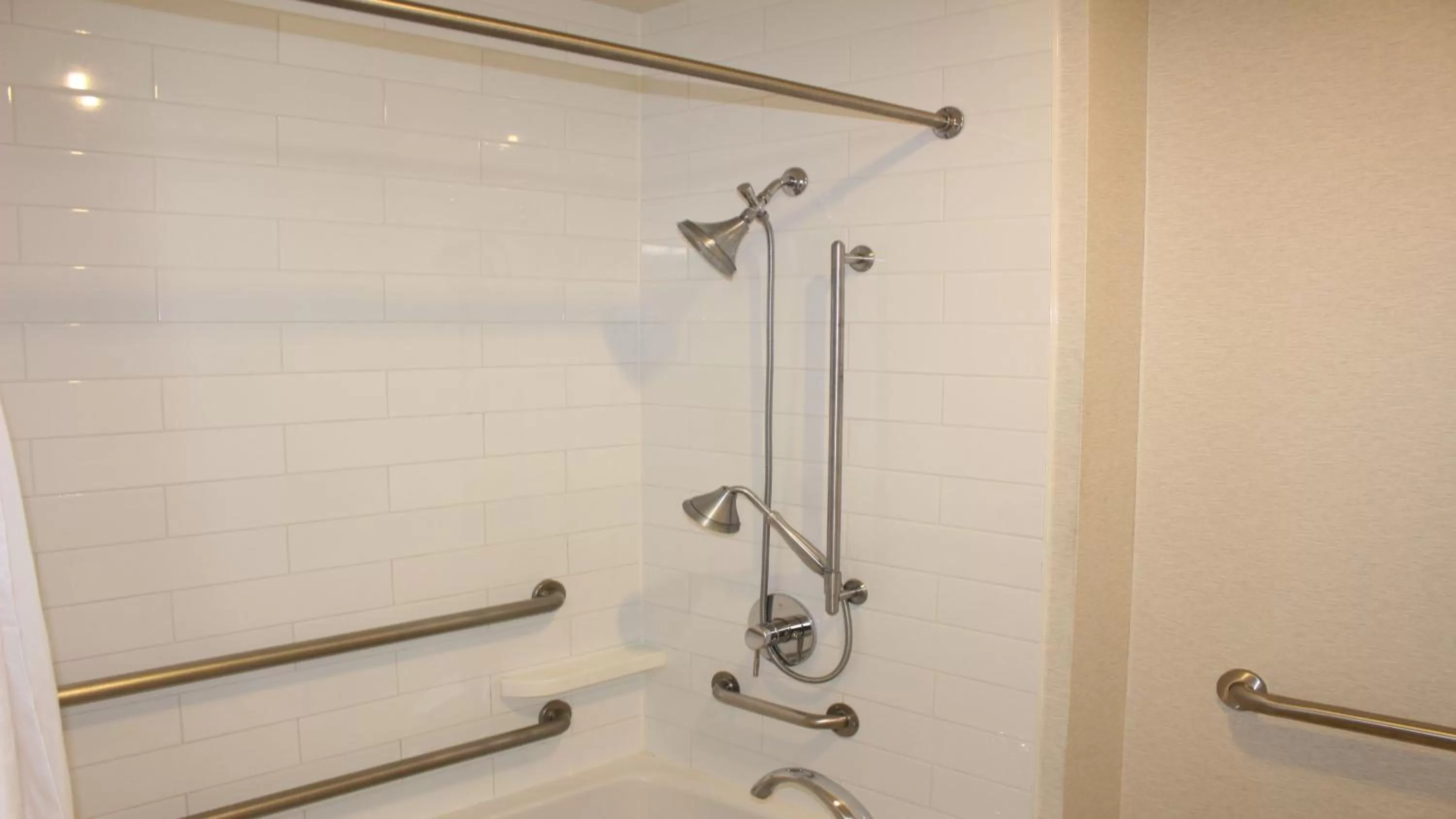 King Room - Hearing Accessible in Holiday Inn Express Berkeley by IHG