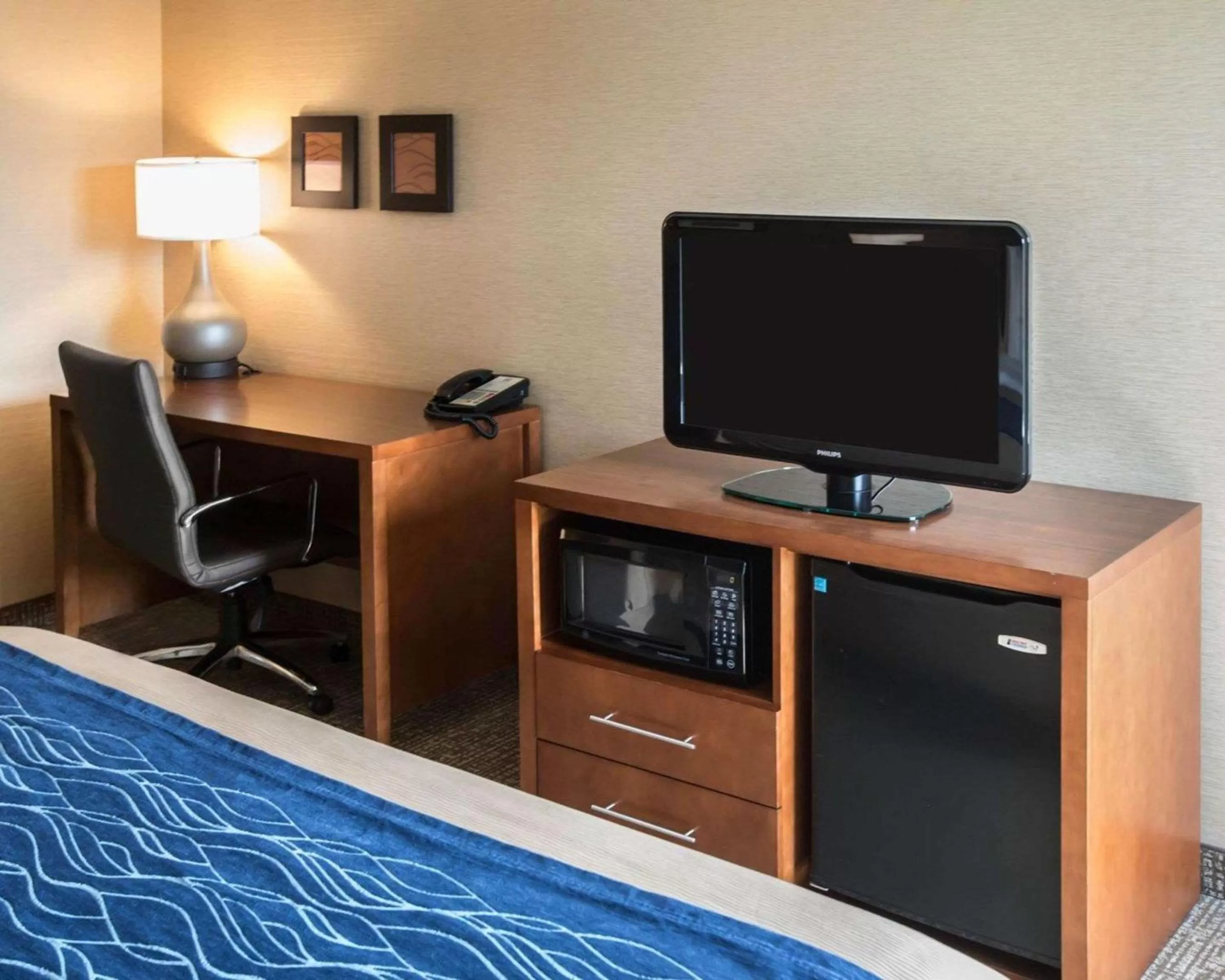 King Suite - Non-Smoking in Comfort Inn Crystal Lake - Algonquin