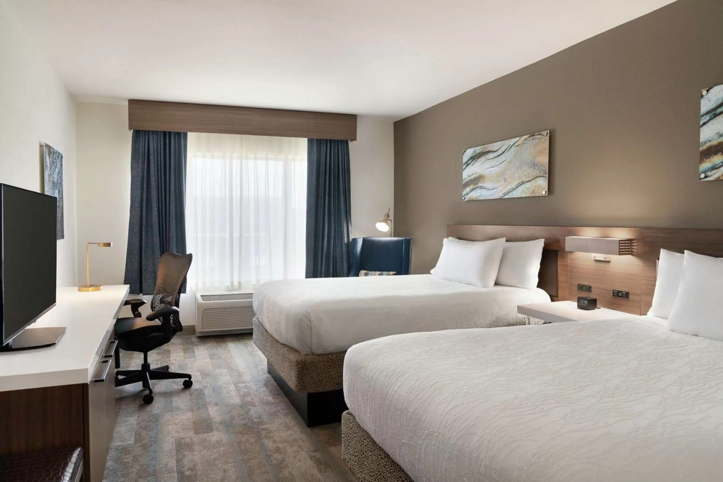 Premium Queen Room with Two Queen Beds in Hilton Garden Inn Charlotte/Ayrsley