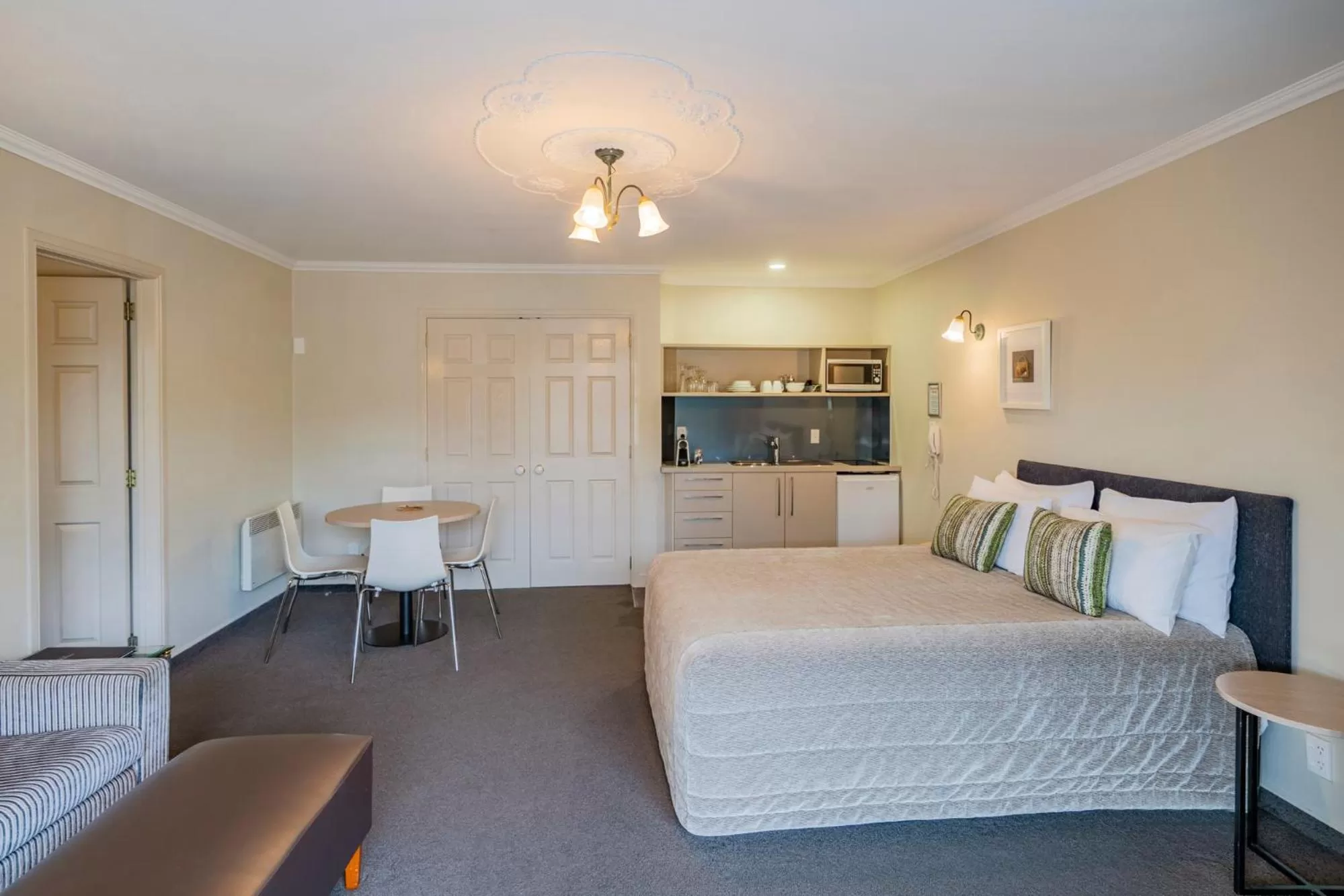 Family One Bedroom Suite with Spa Pool in Silver Fern Rotorua Suites & Spa