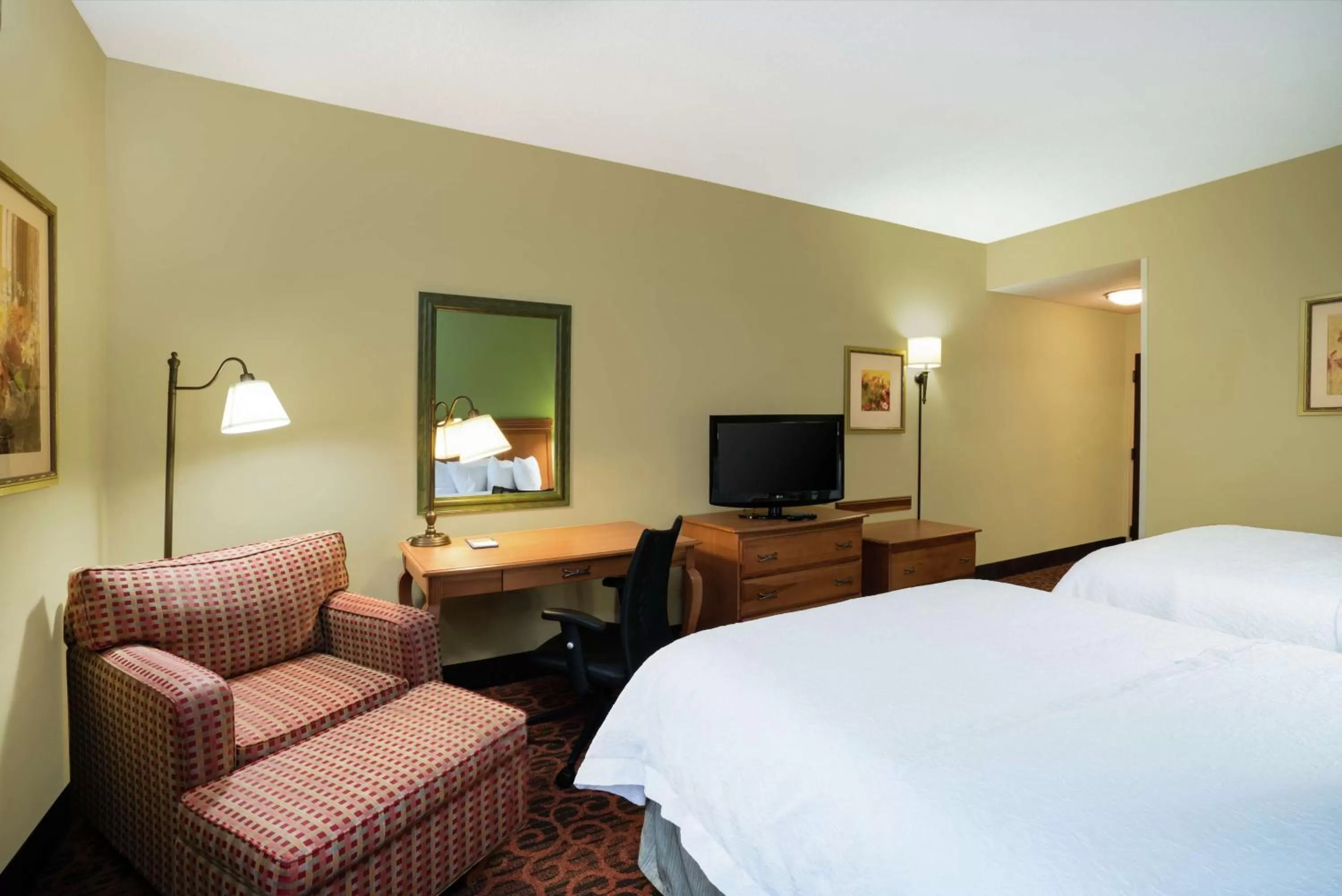 Queen Room with Two Queen Beds - Hearing Access/Non-Smoking in Hampton Inn Bardstown