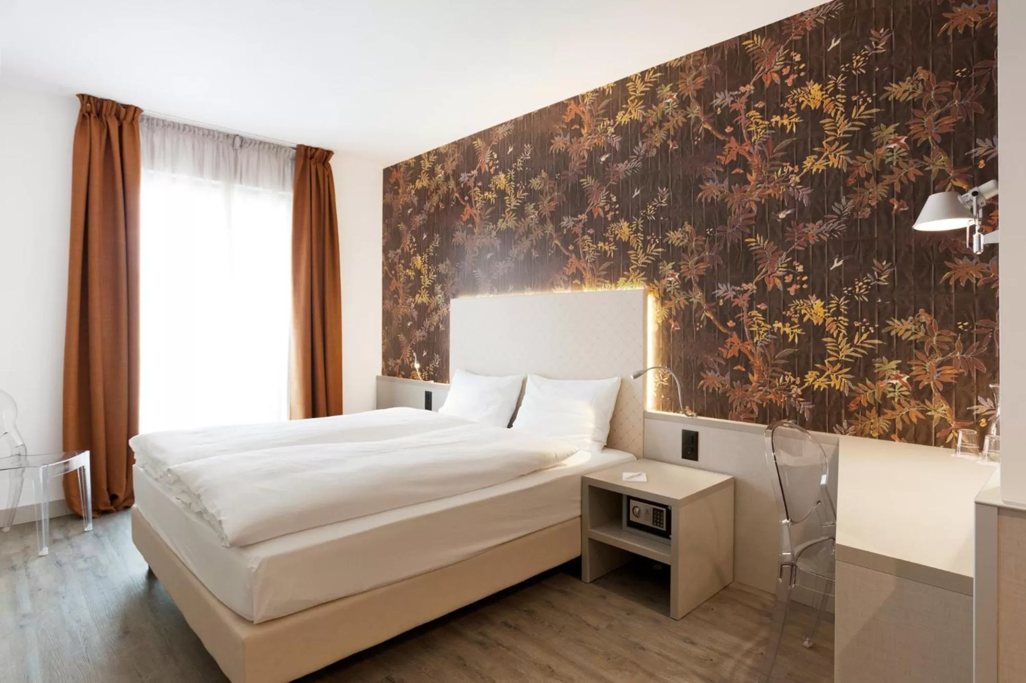 Double Economy Queen Room with Limited View - single occupancy in Hotel Internazionale Bellinzona