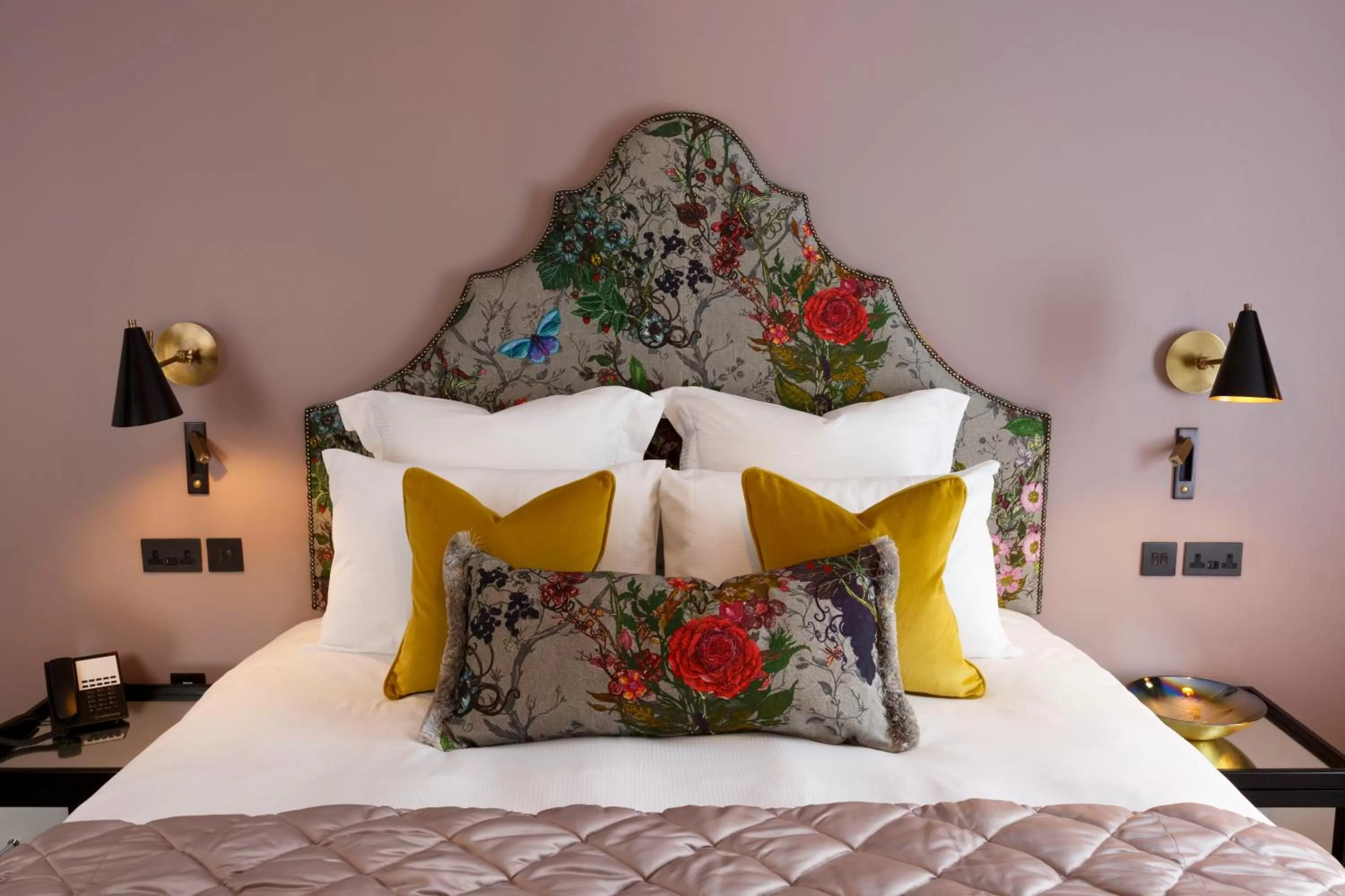 Deluxe King Room in Gonville Hotel