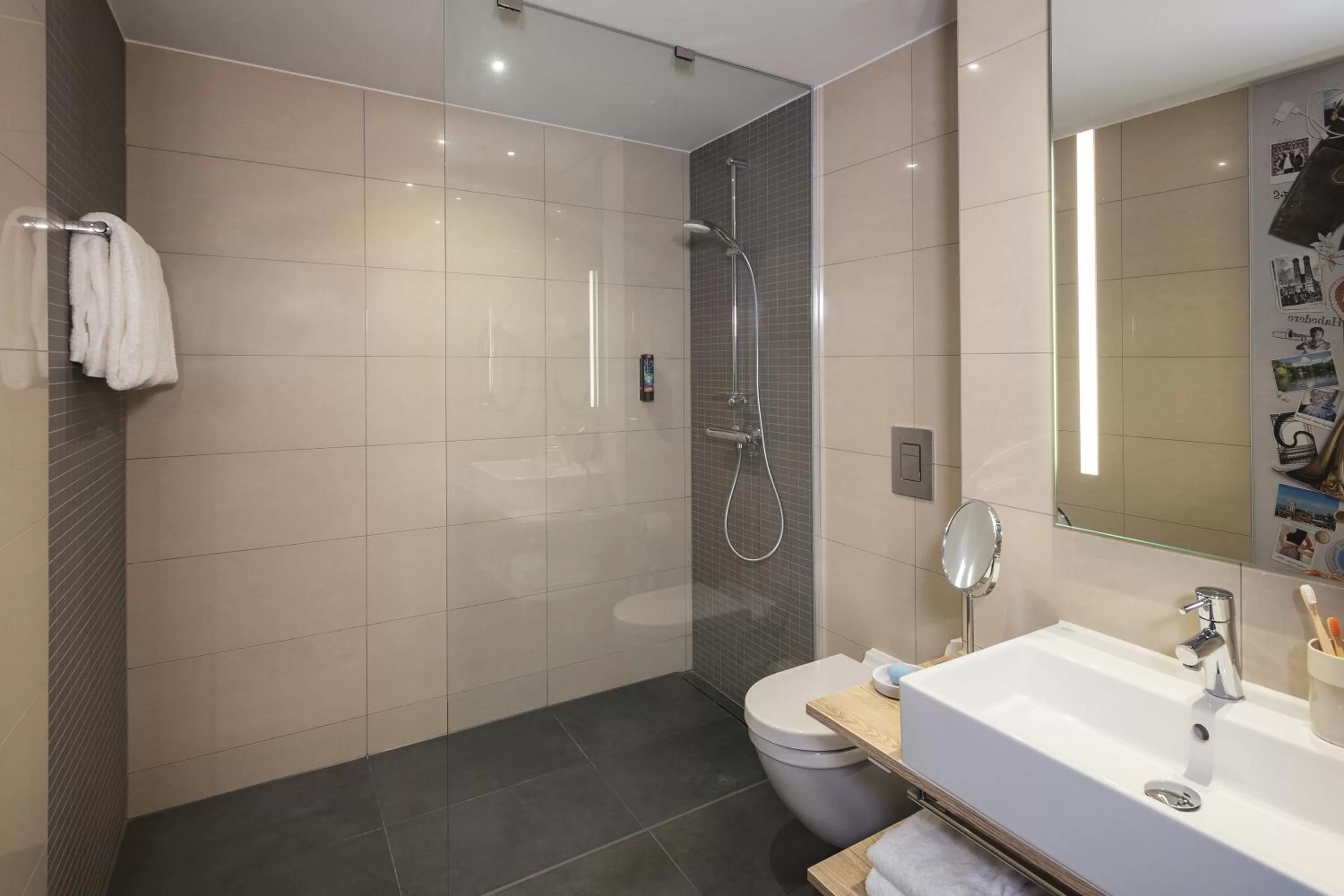 Standard Queen Room in Holiday Inn - the niu, Brass Munich Olympiapark by IHG