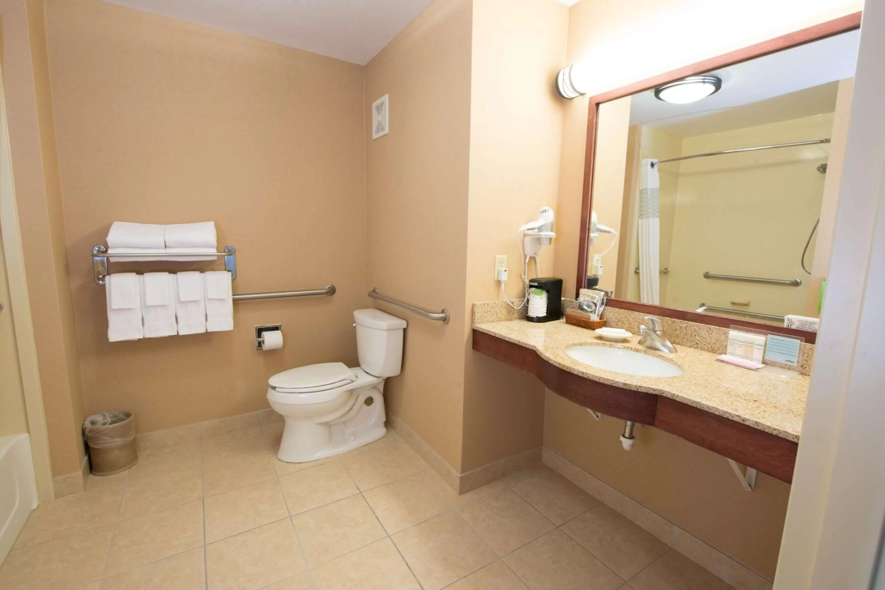 King Room - Mobility Access/Non-Smoking in Hampton Inn Bismarck