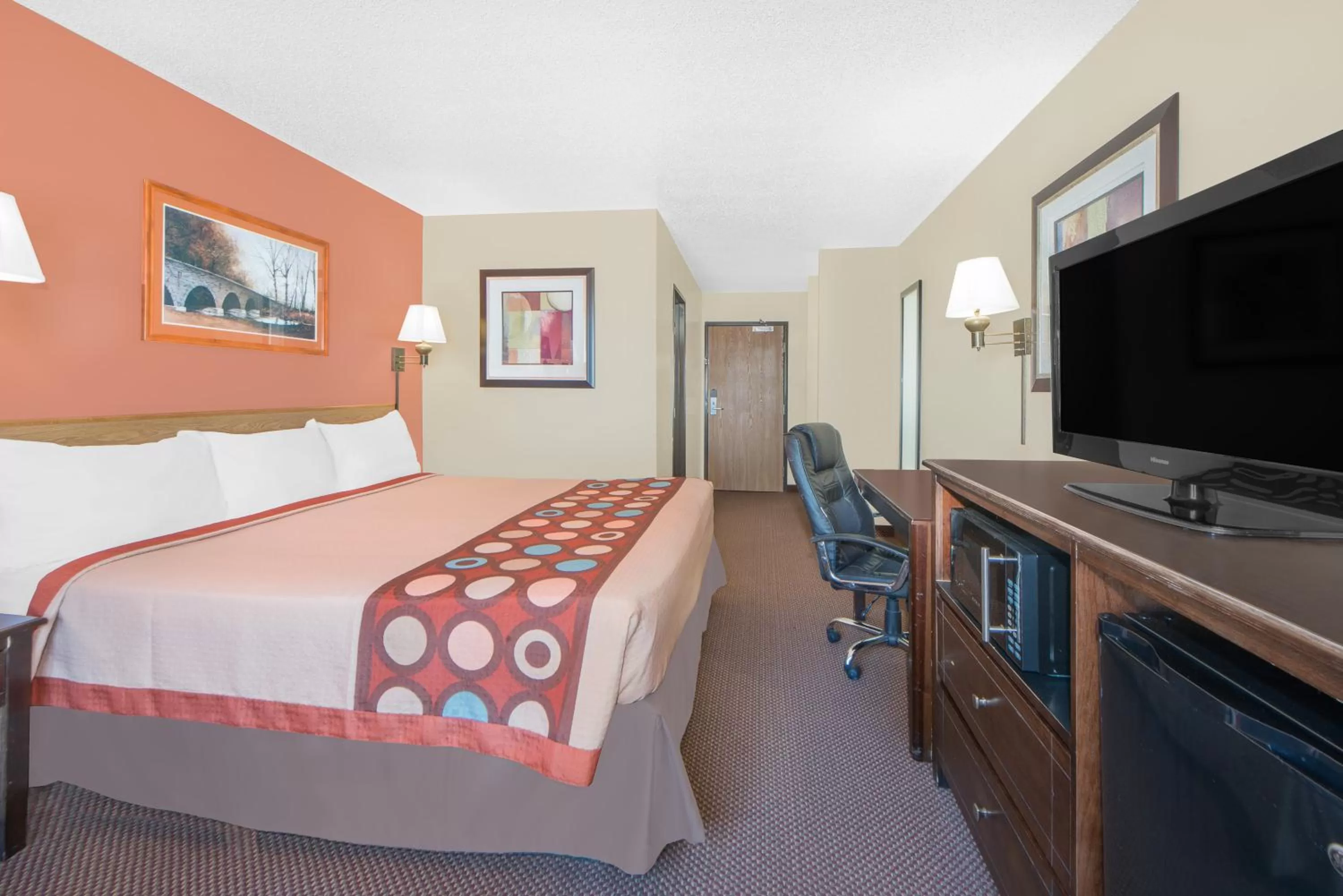 King Room - Non-Smoking in Super 8 by Wyndham Ottumwa