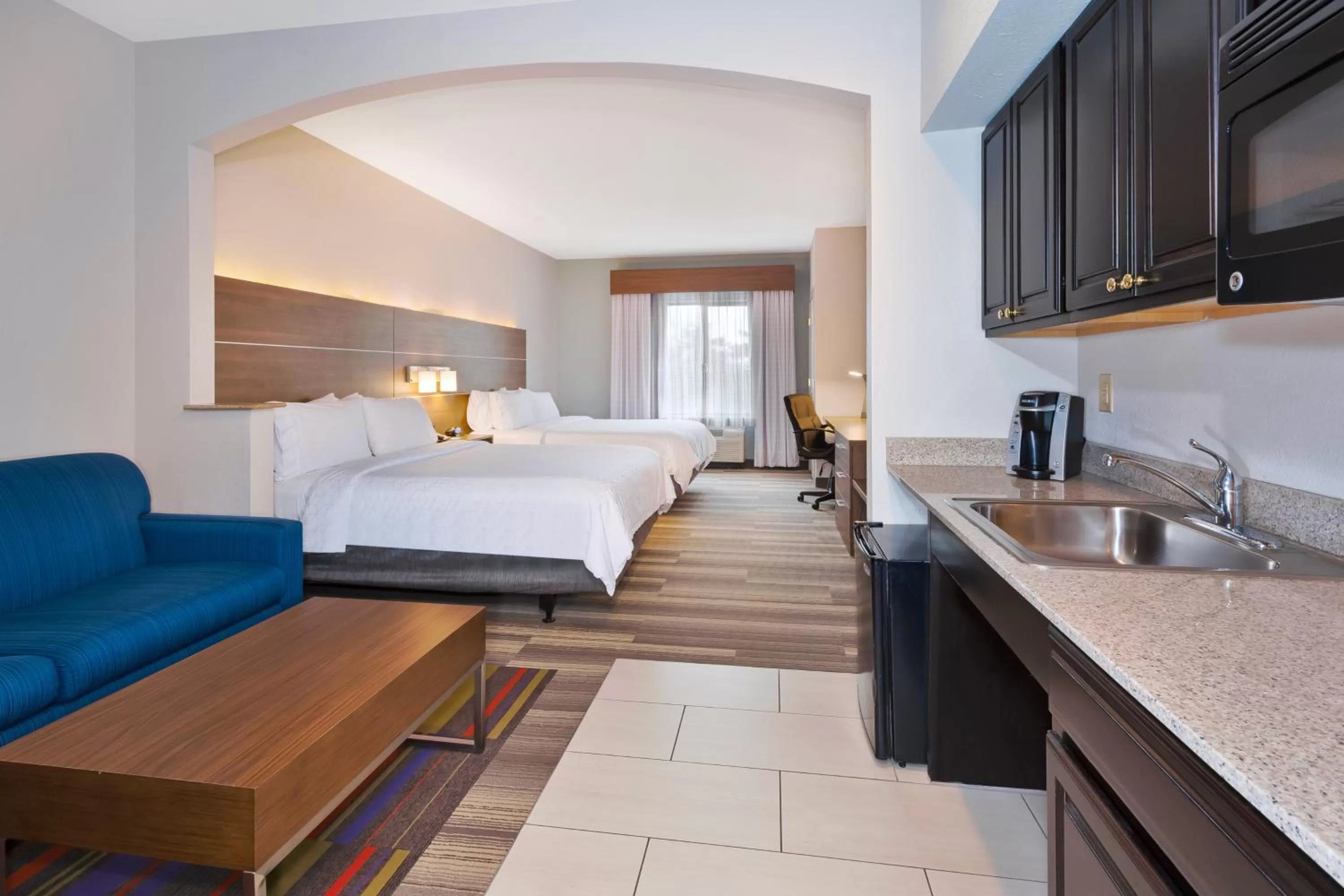 One-Bedroom Suite with King Bed Mobility Access Tub - Non-Smoking in Holiday Inn Express Hotel & Suites Warminster-Horsham by IHG