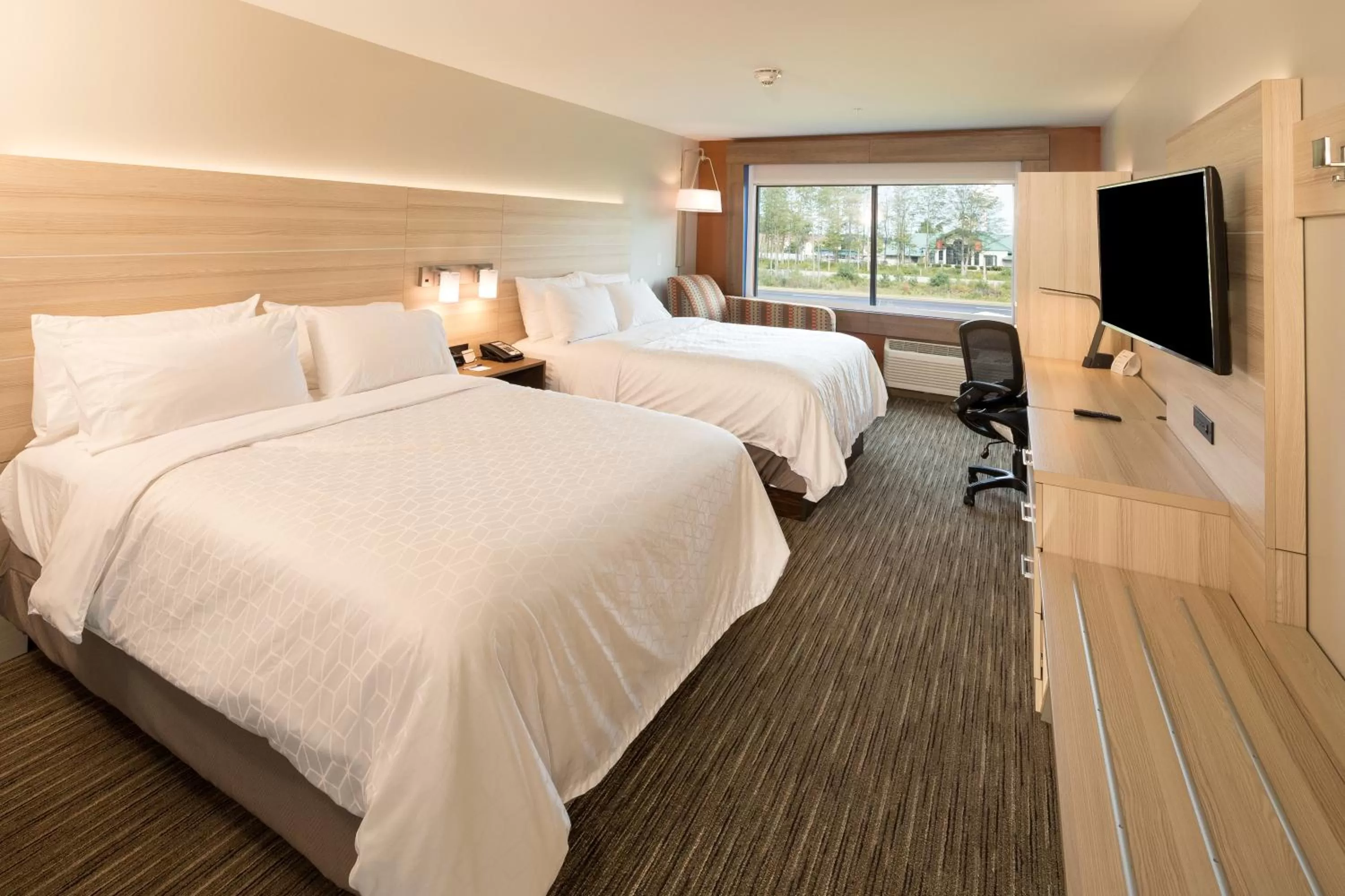 Standard Queen Room with Two Queen Beds in Holiday Inn Express Hotel & Suites Bay City by IHG