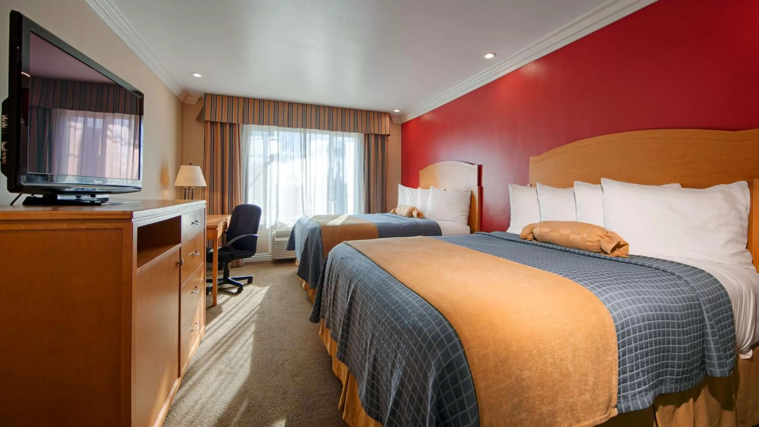 Deluxe Queen Room with Two Queen Beds - Non-Smoking in Best Western Plus - Anaheim Orange County Hotel