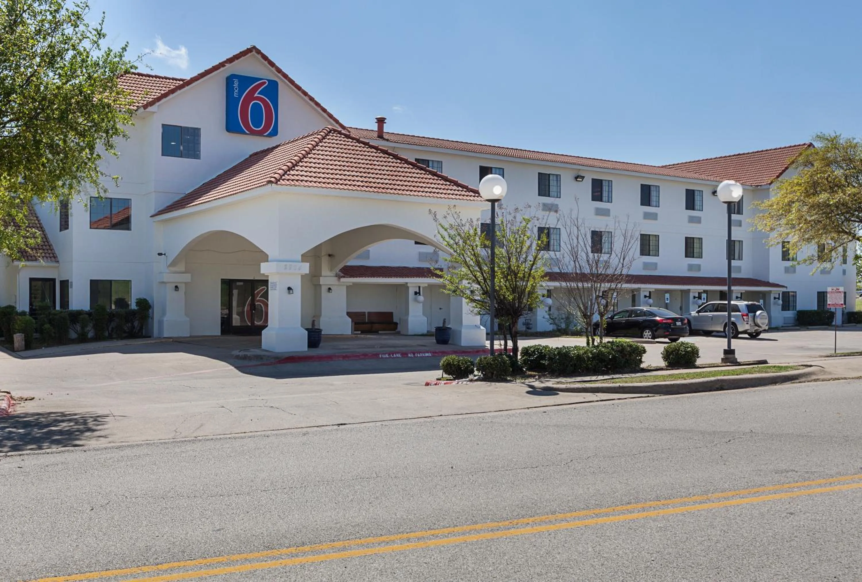 Queen Room with Two Queen Beds - single occupancy - Non-Smoking in Motel 6-Bedford, TX - Fort Worth