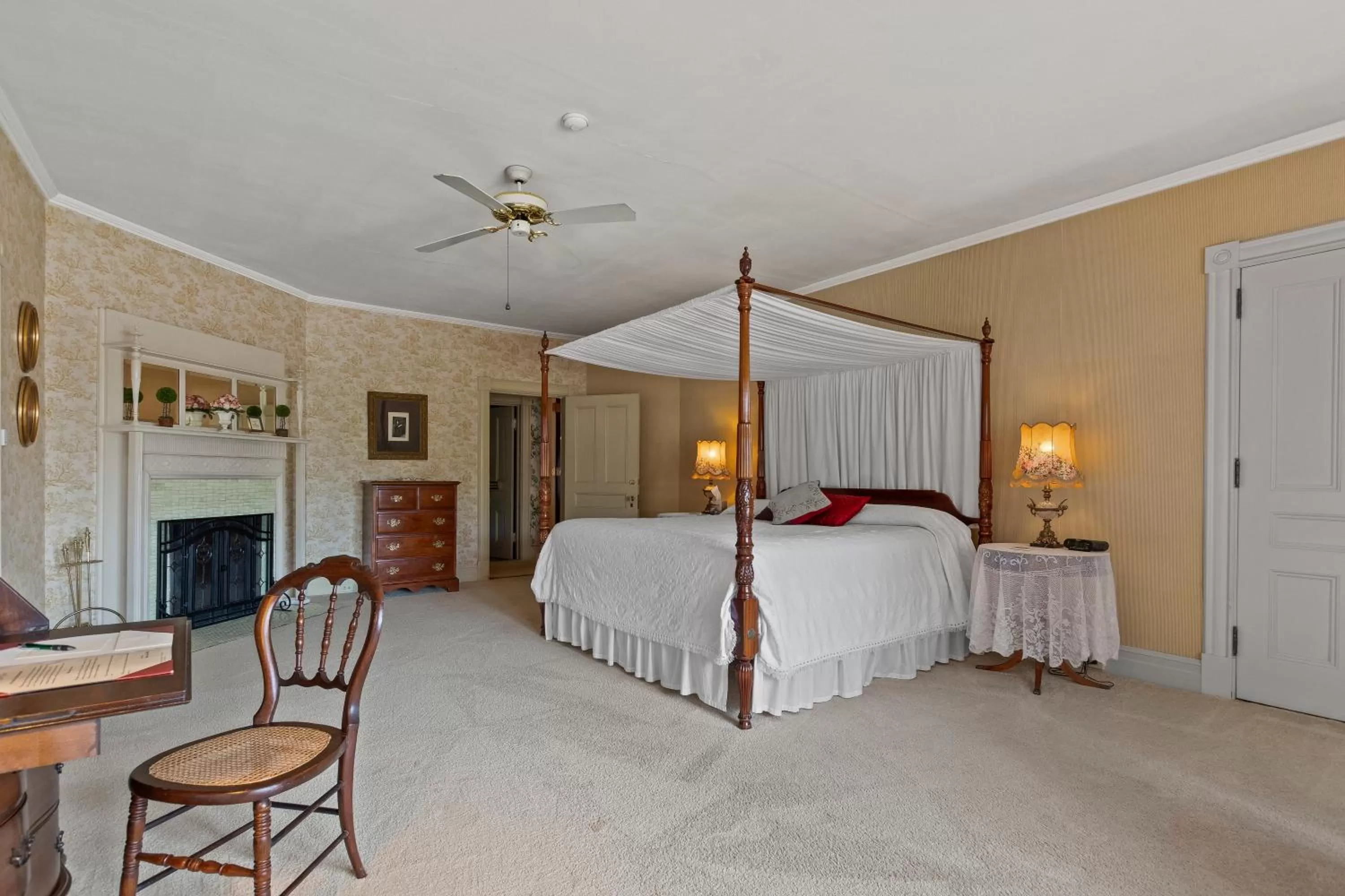 Deluxe King Suite in South Shire