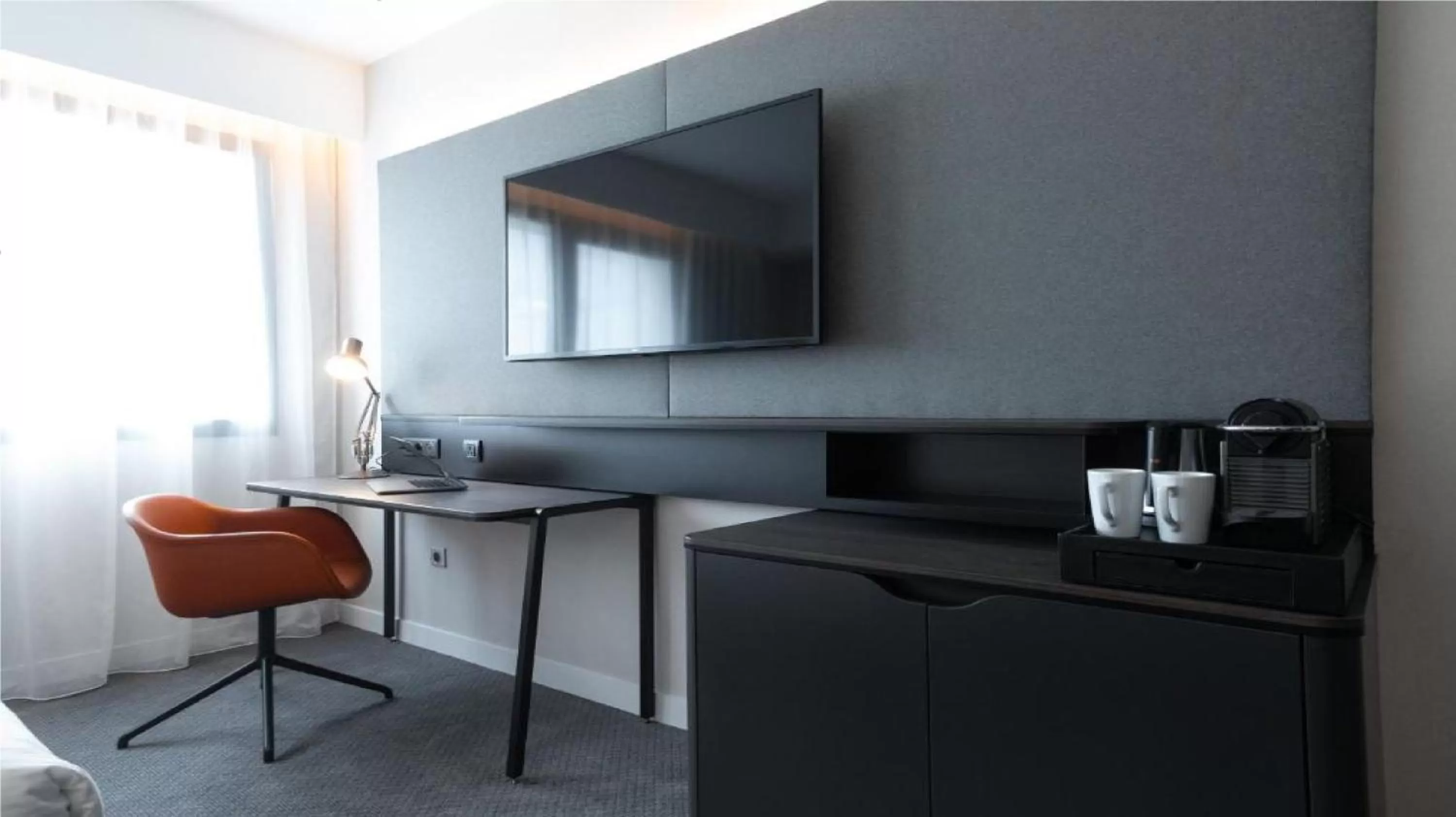 Premium Queen Room in Holiday Inn Dijon Sud - Longvic by IHG