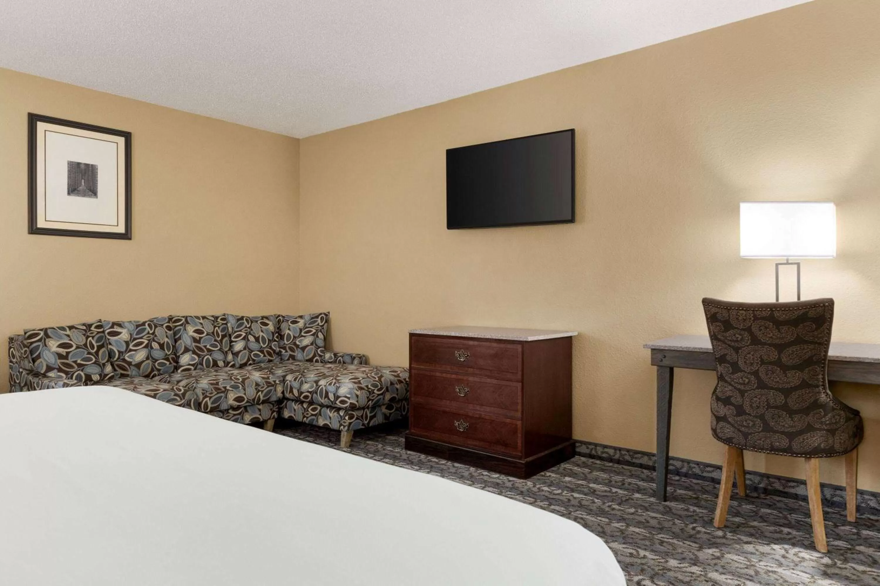 Premier King Room, Non-Smoking in Travelodge by Wyndham Coffeyville