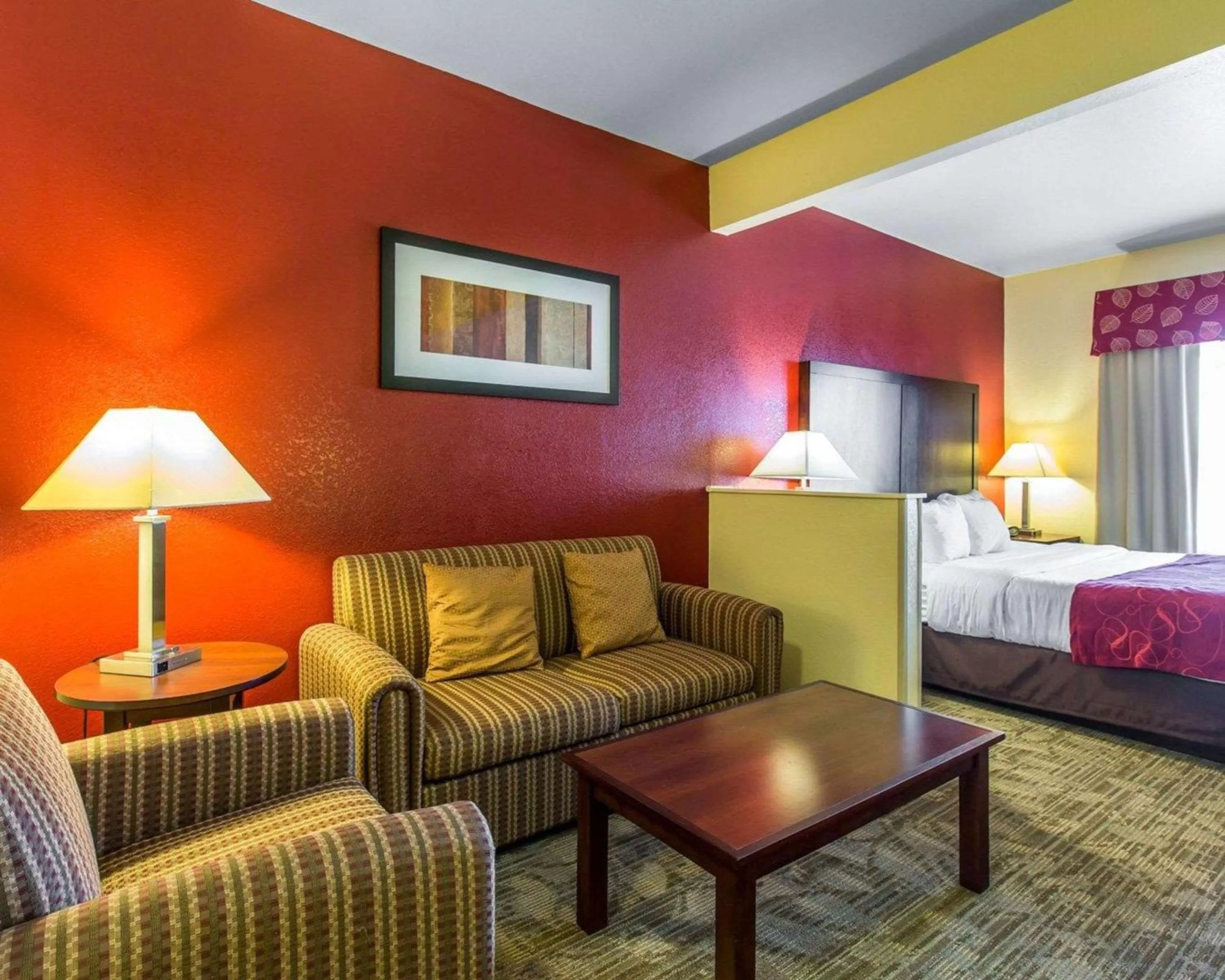 Superior King Suite with Hot Tub - Non-Smoking in Comfort Suites Palm Desert I-10
