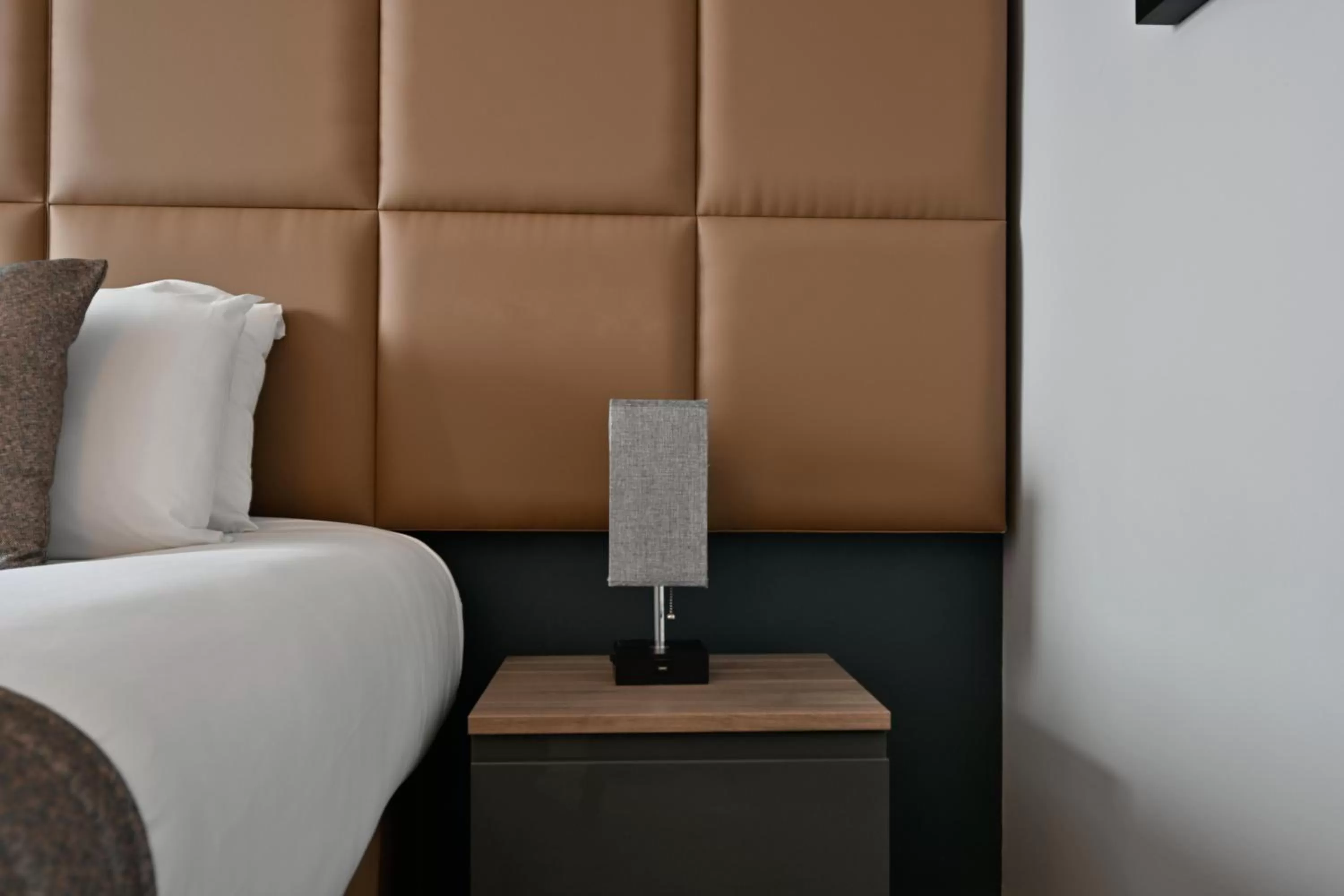 Single Room in Kensington Court Hotel - Earls Court