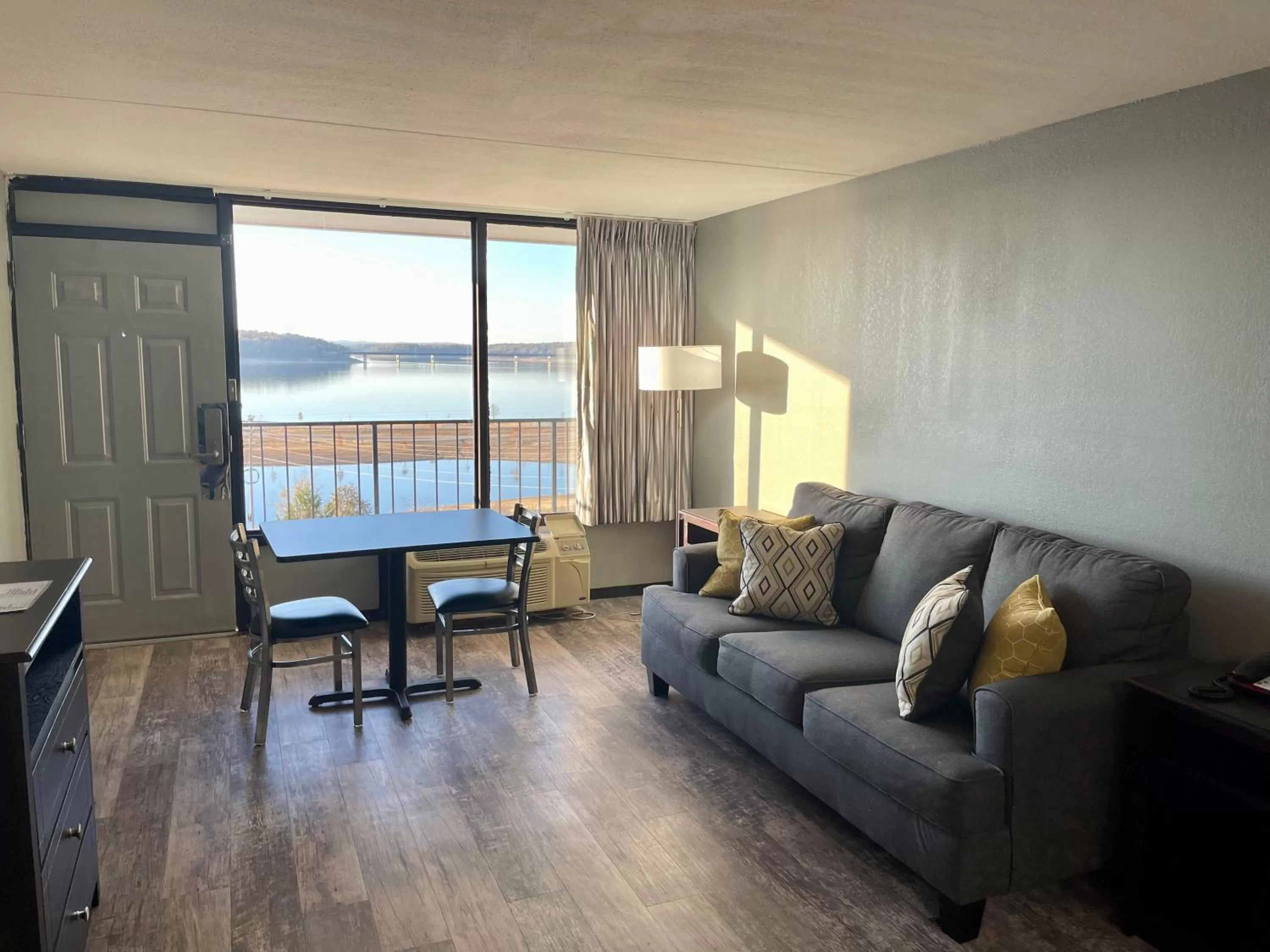 Superior King Suite in Lake Norfork Resort