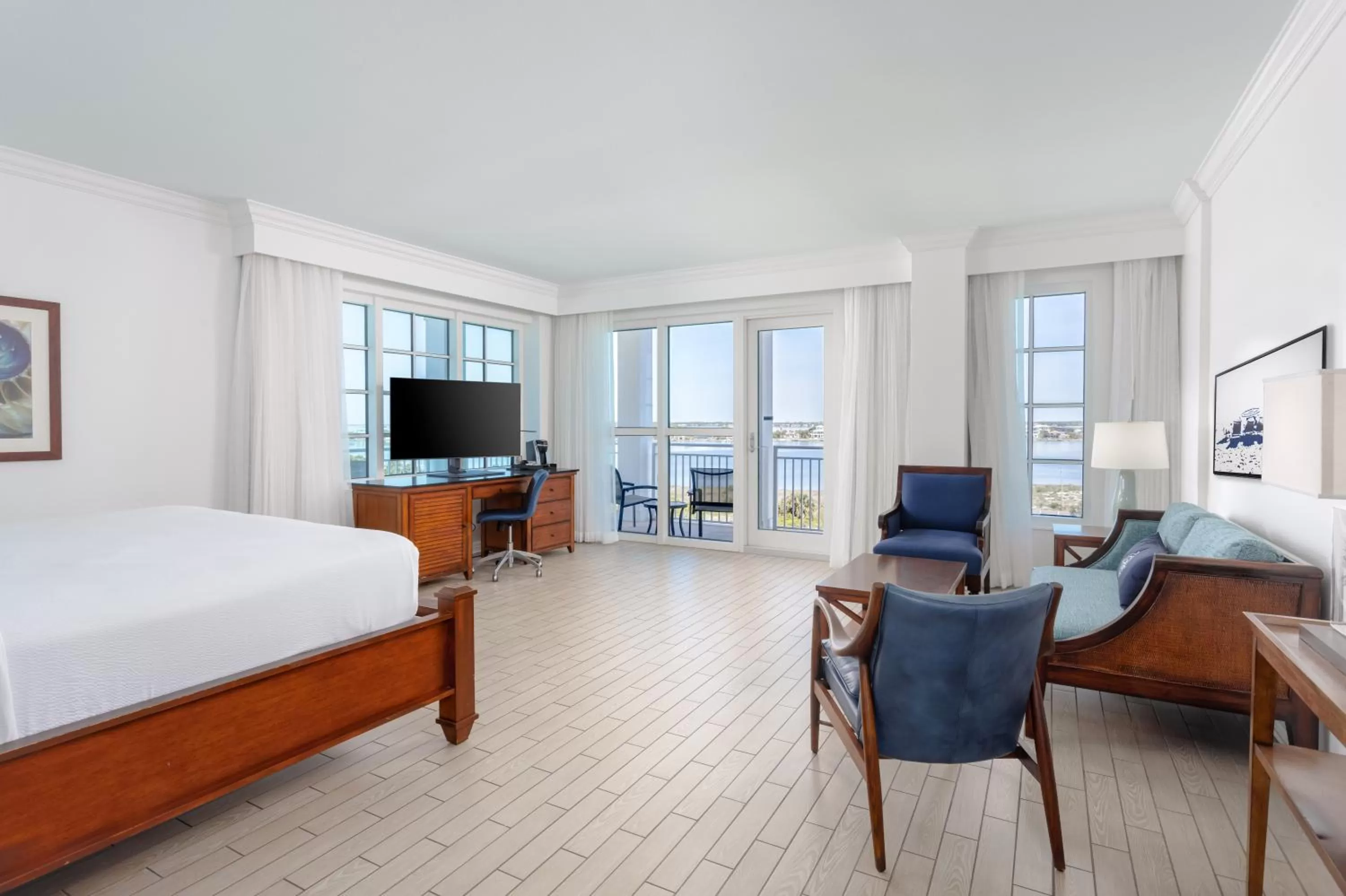 King Executive Bay Front With Balcony in The Pensacola Beach Resort
