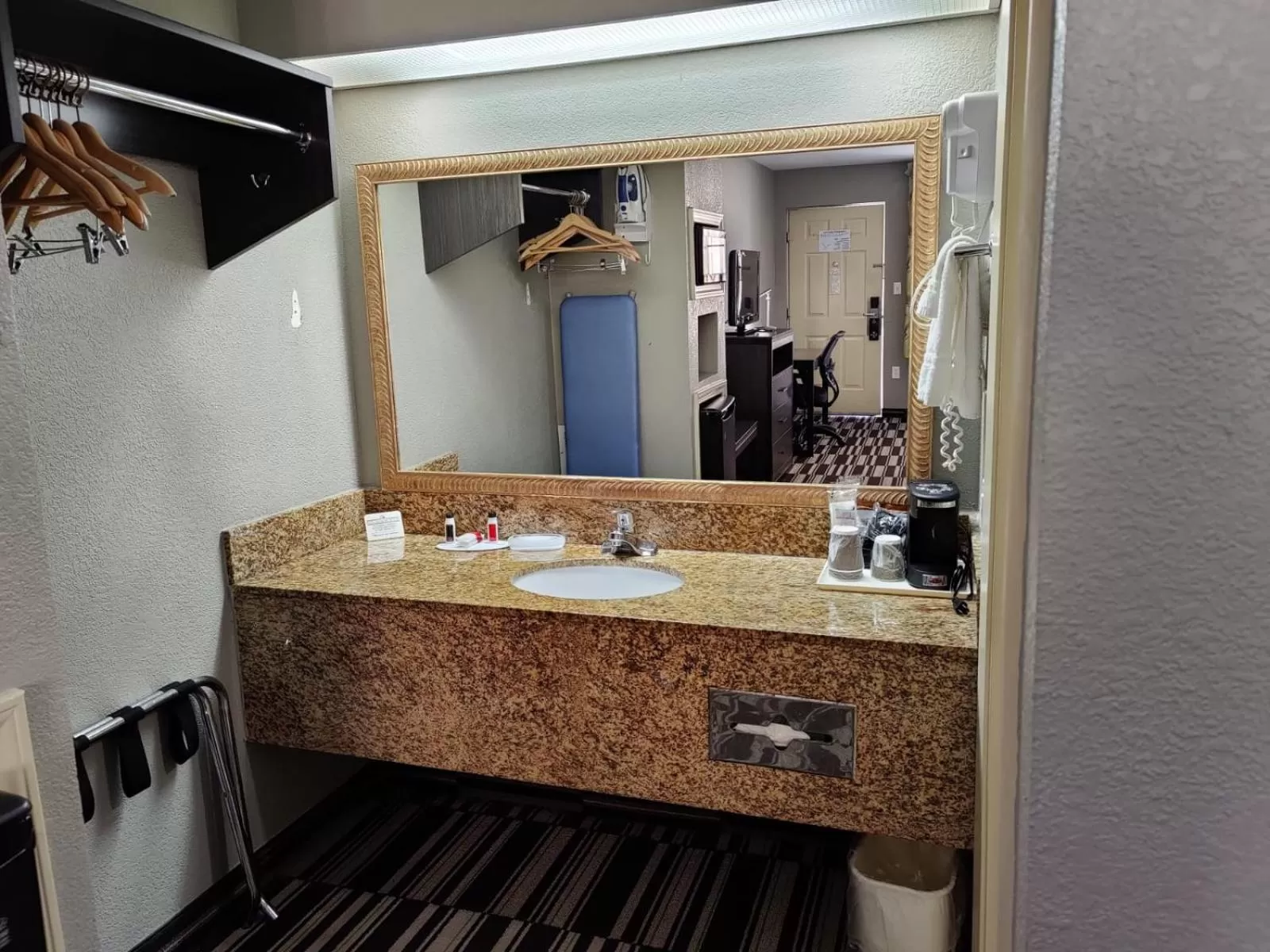 Deluxe King Room - Non-Smoking in Days Inn by Wyndham Southaven MS