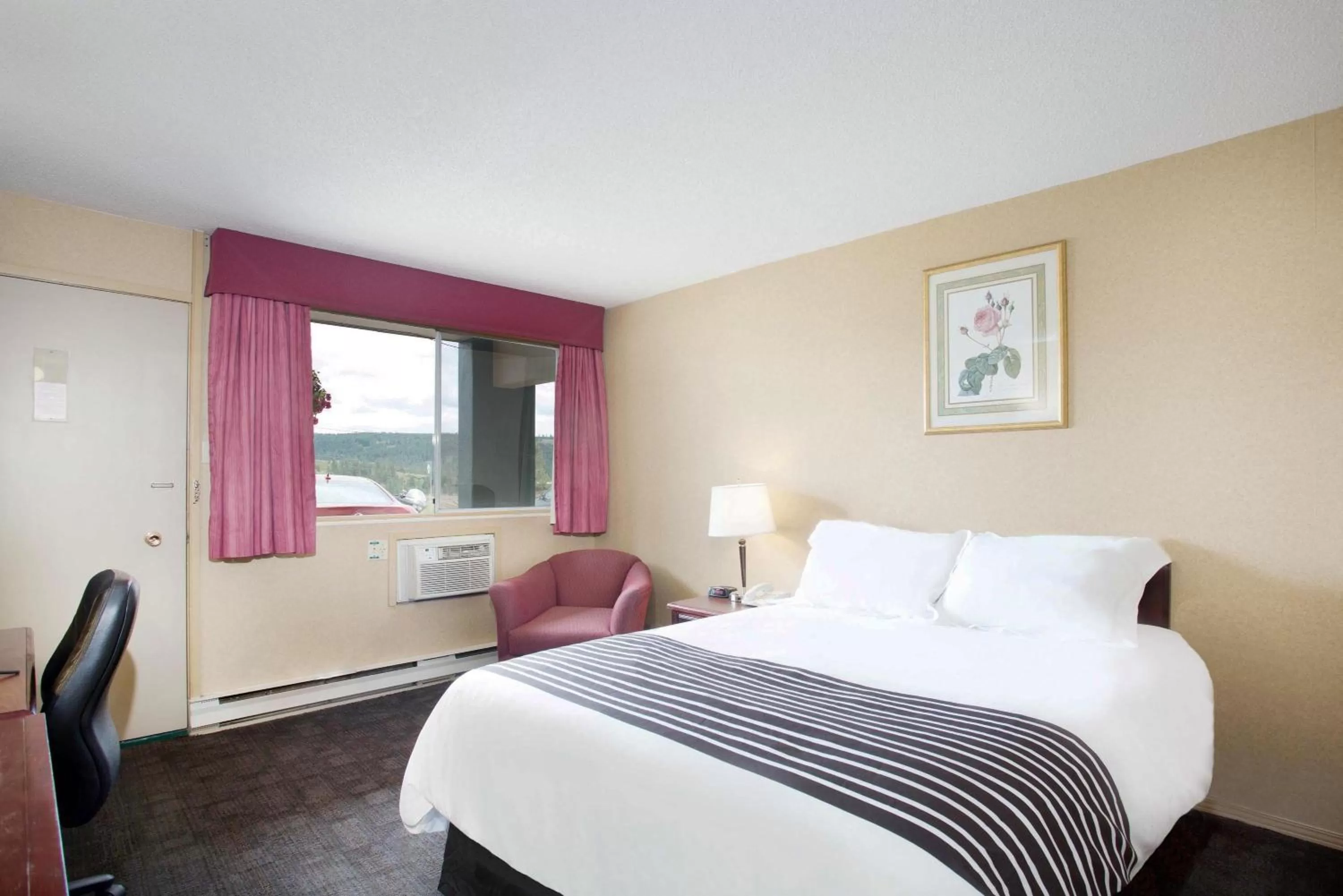 Standard Room, 1 Queen Bed in Sandman Inn Princeton