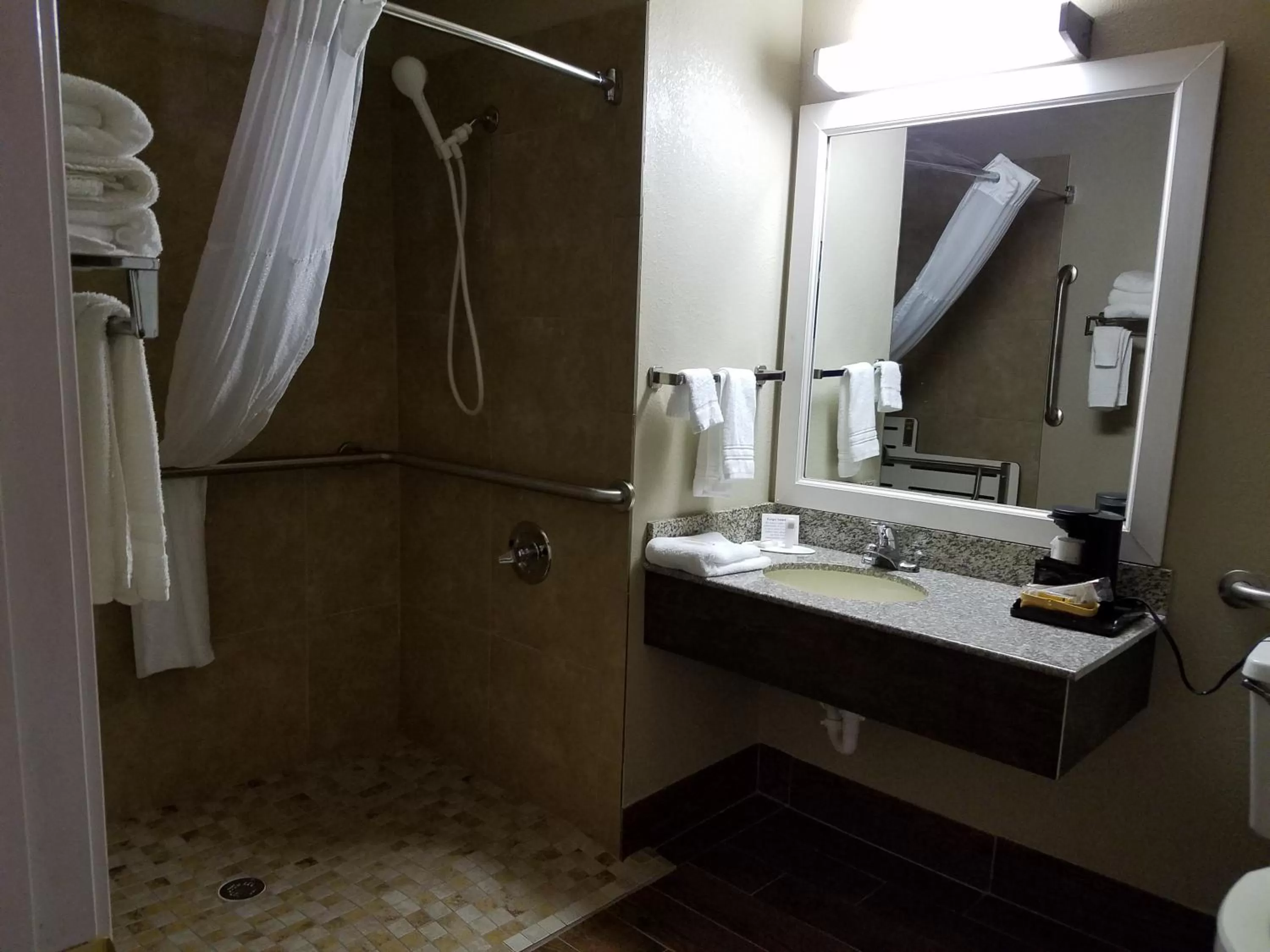 Queen Room - Disability Access - Non-Smoking in Quality Inn Cornelia