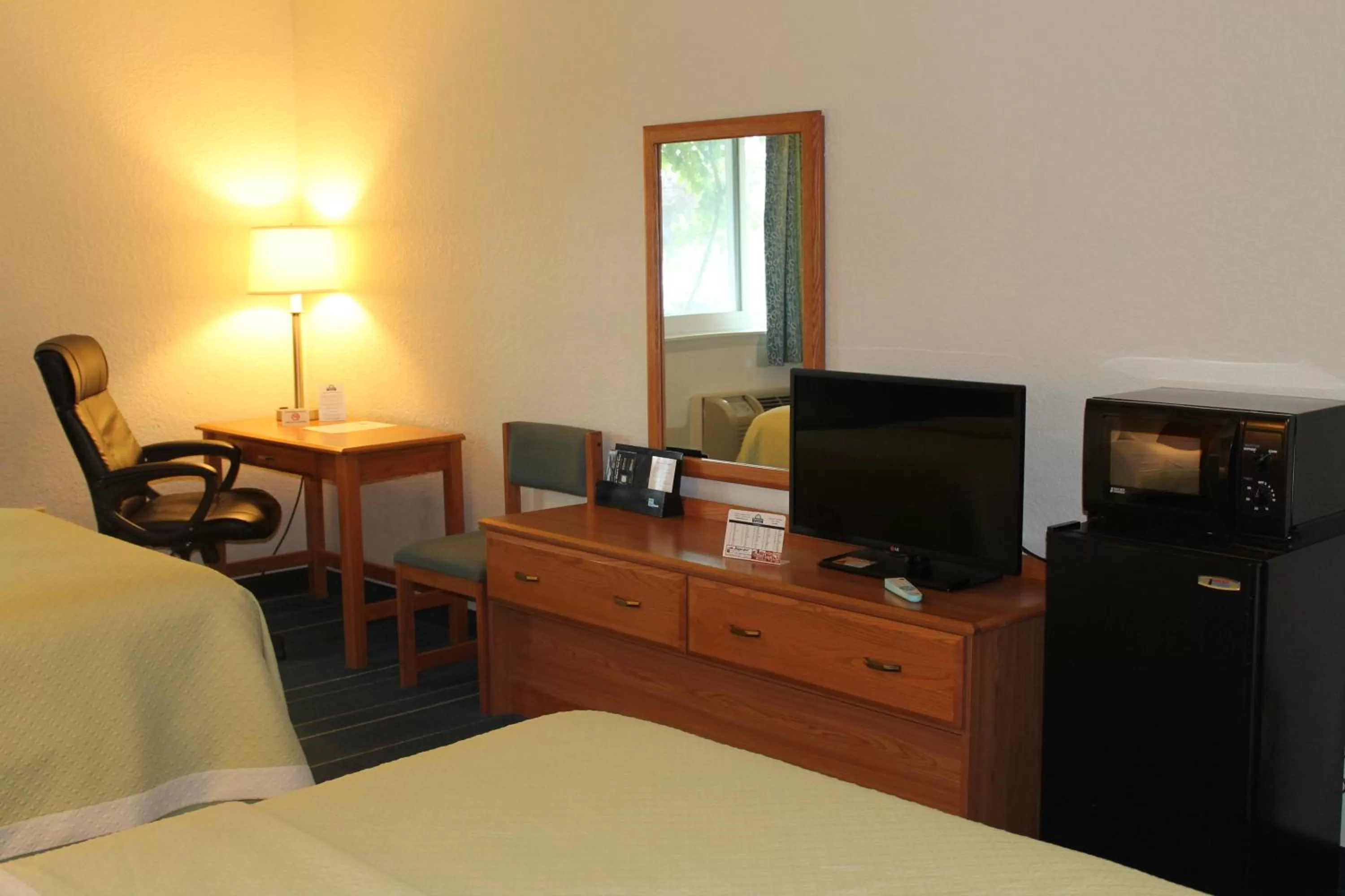 Studio Suite with Two Double Beds -  Non-Smoking  in Days Inn & Suites by Wyndham Bridgeport - Clarksburg