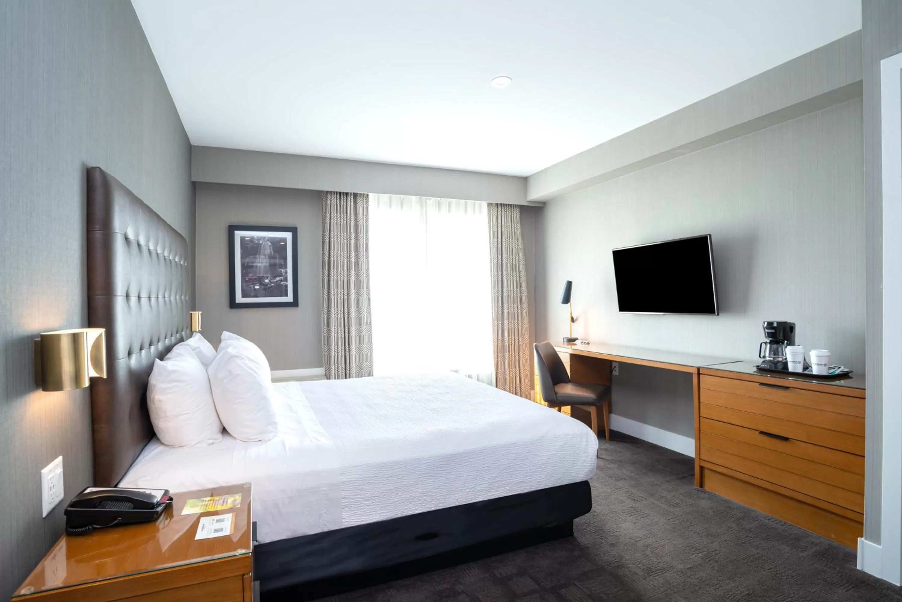 Accessible Room, 1 King Bed in Sandman Hotel Hamilton
