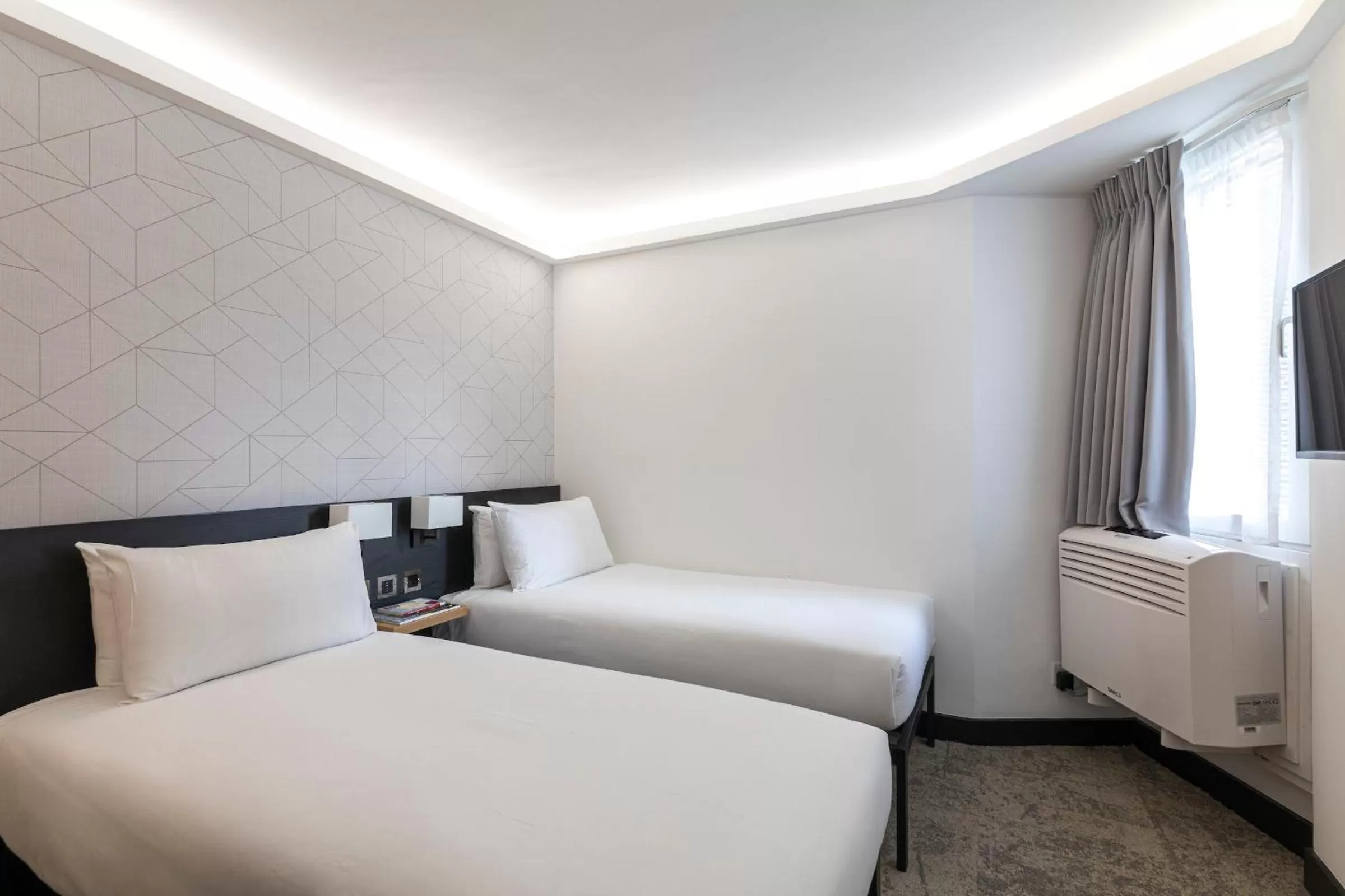 Deluxe Twin Room in St Giles London – A St Giles Hotel