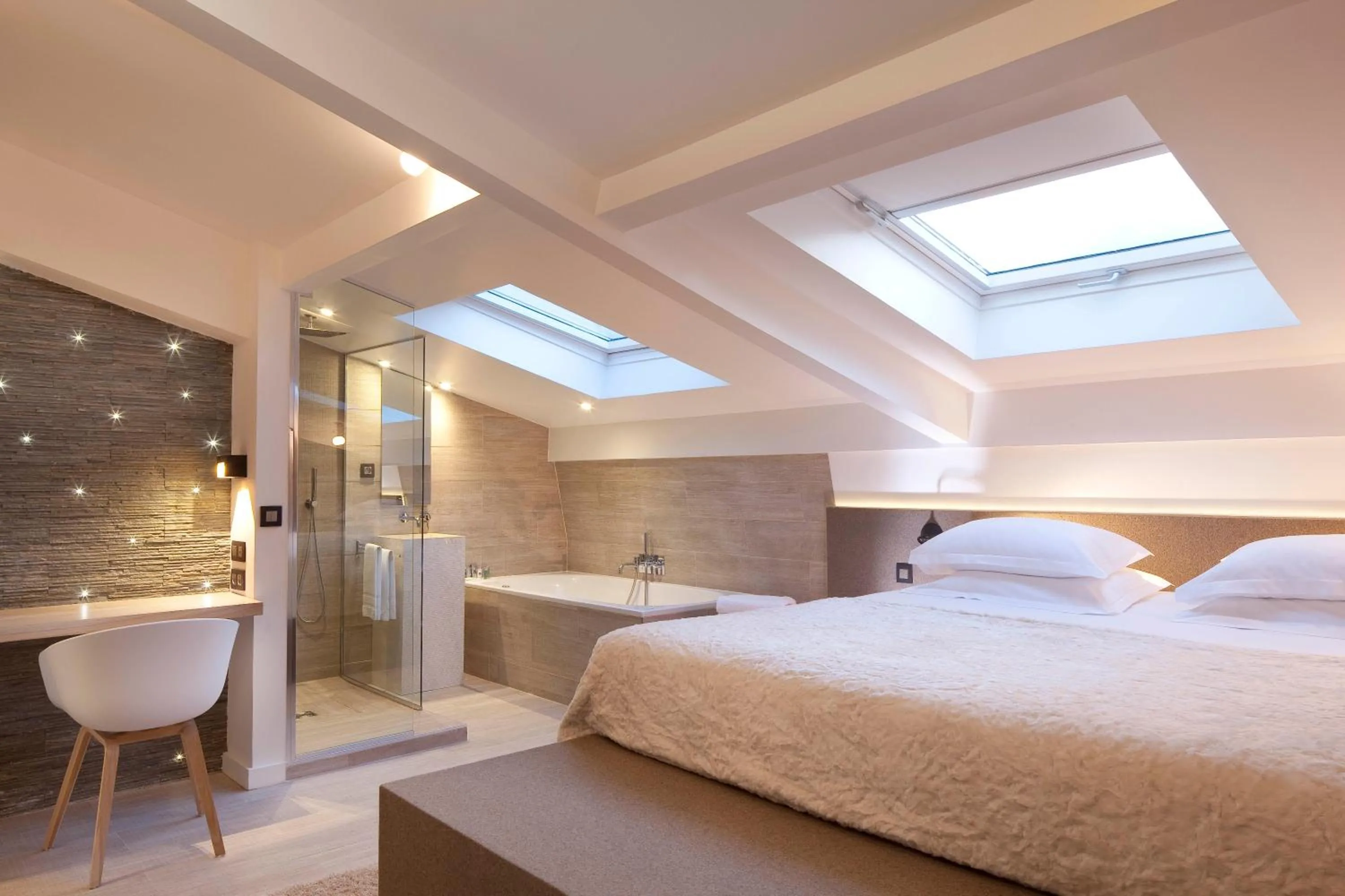 Photo of the whole room, Bed in Georgette Hôtel & Restaurant