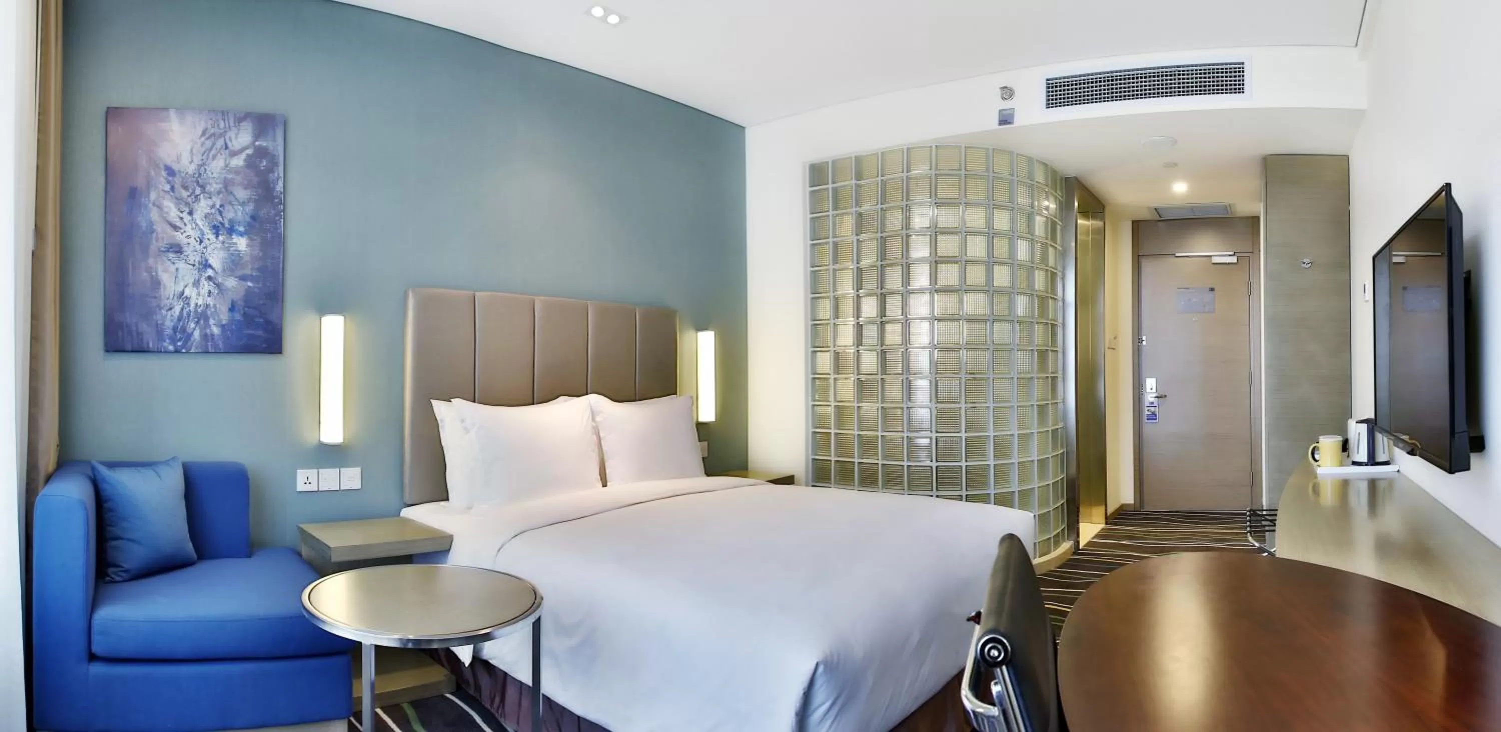 Standard Queen Room in Holiday Inn Express Langfang Park View by IHG