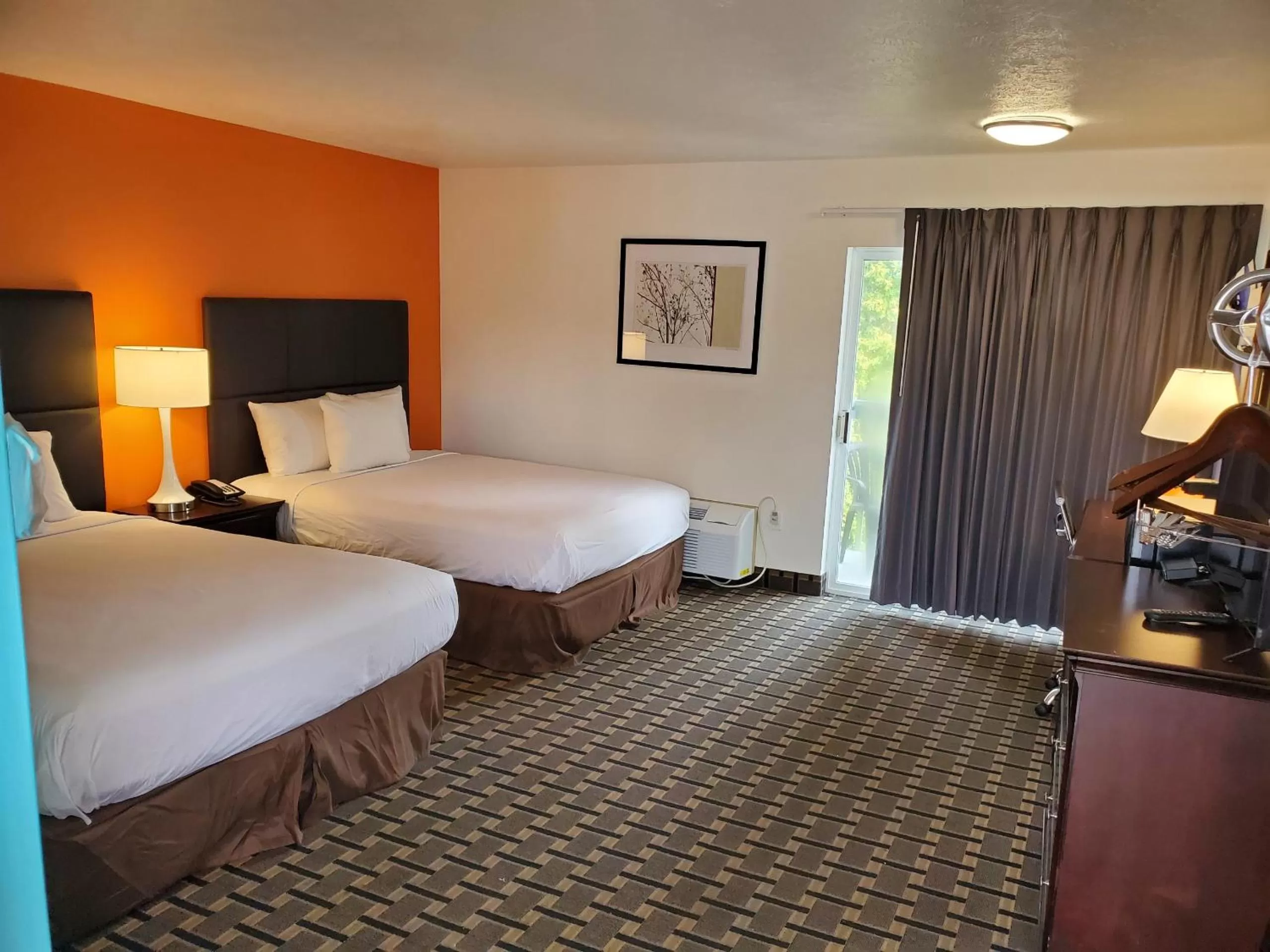 2 Queen Beds, Deluxe, Non-Smoking in Howard Johnson by Wyndham Spokane