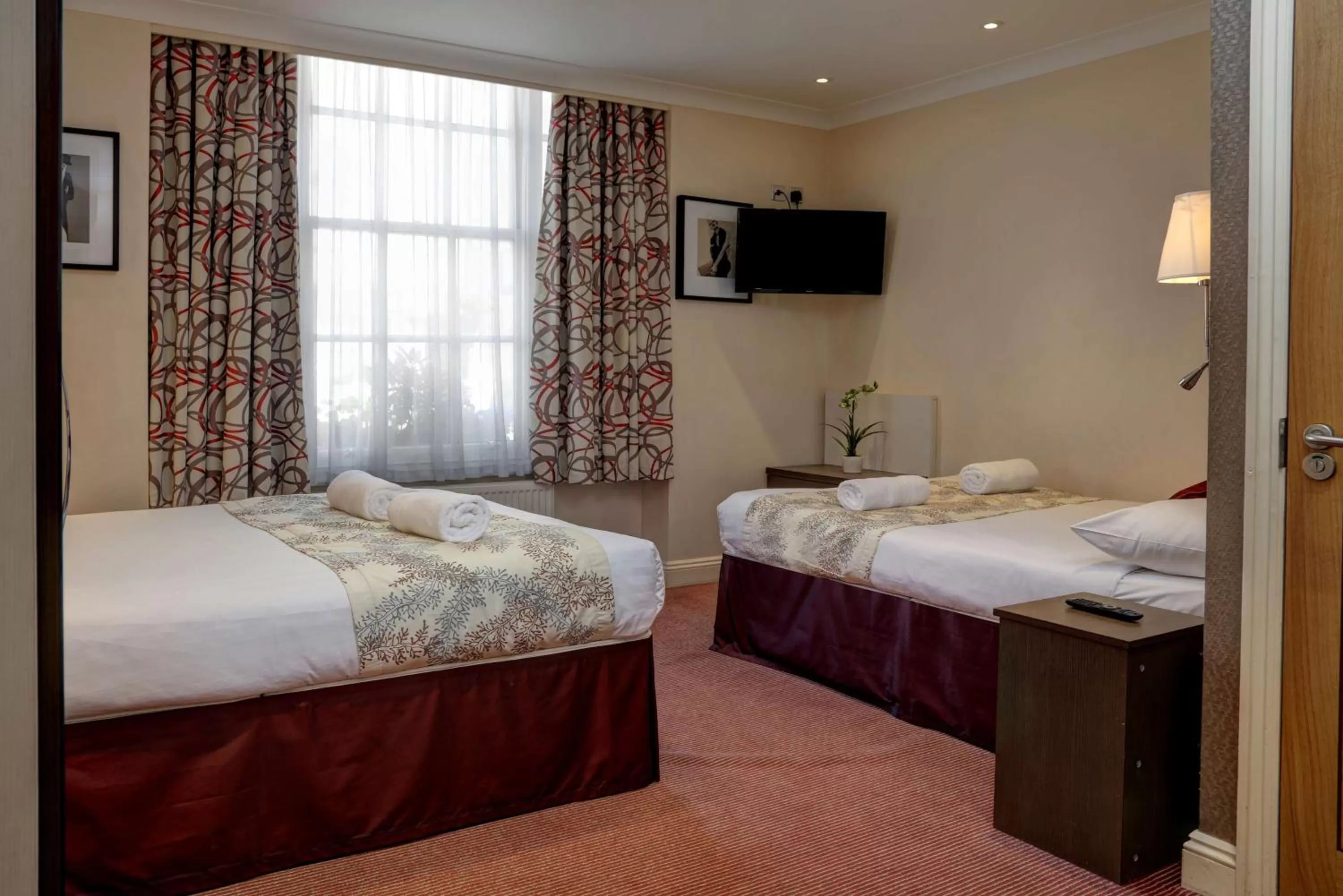 Standard Double Room with Two Double Beds in Best Western Buckingham Palace Rd