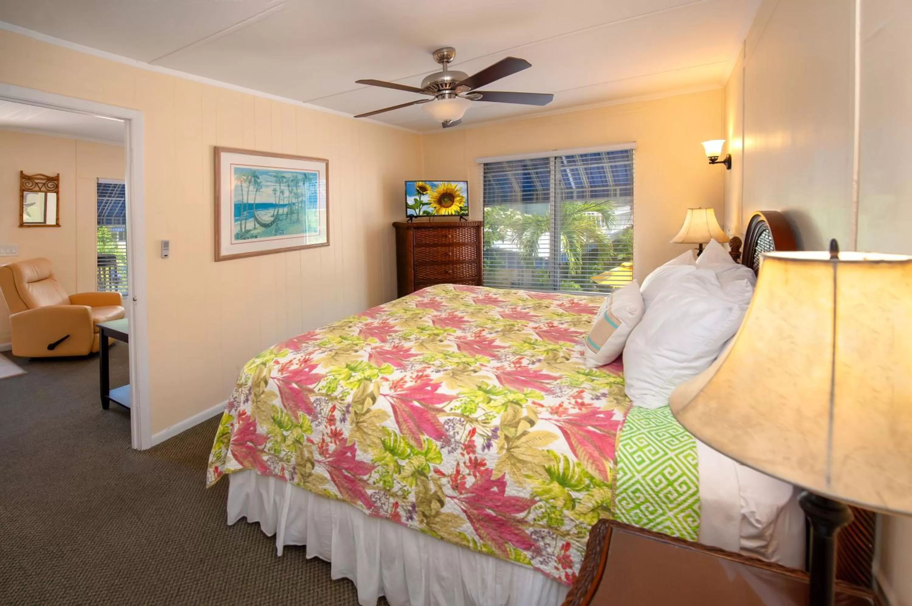 Superior King Suite in Cedar Cove Resort & Cottages