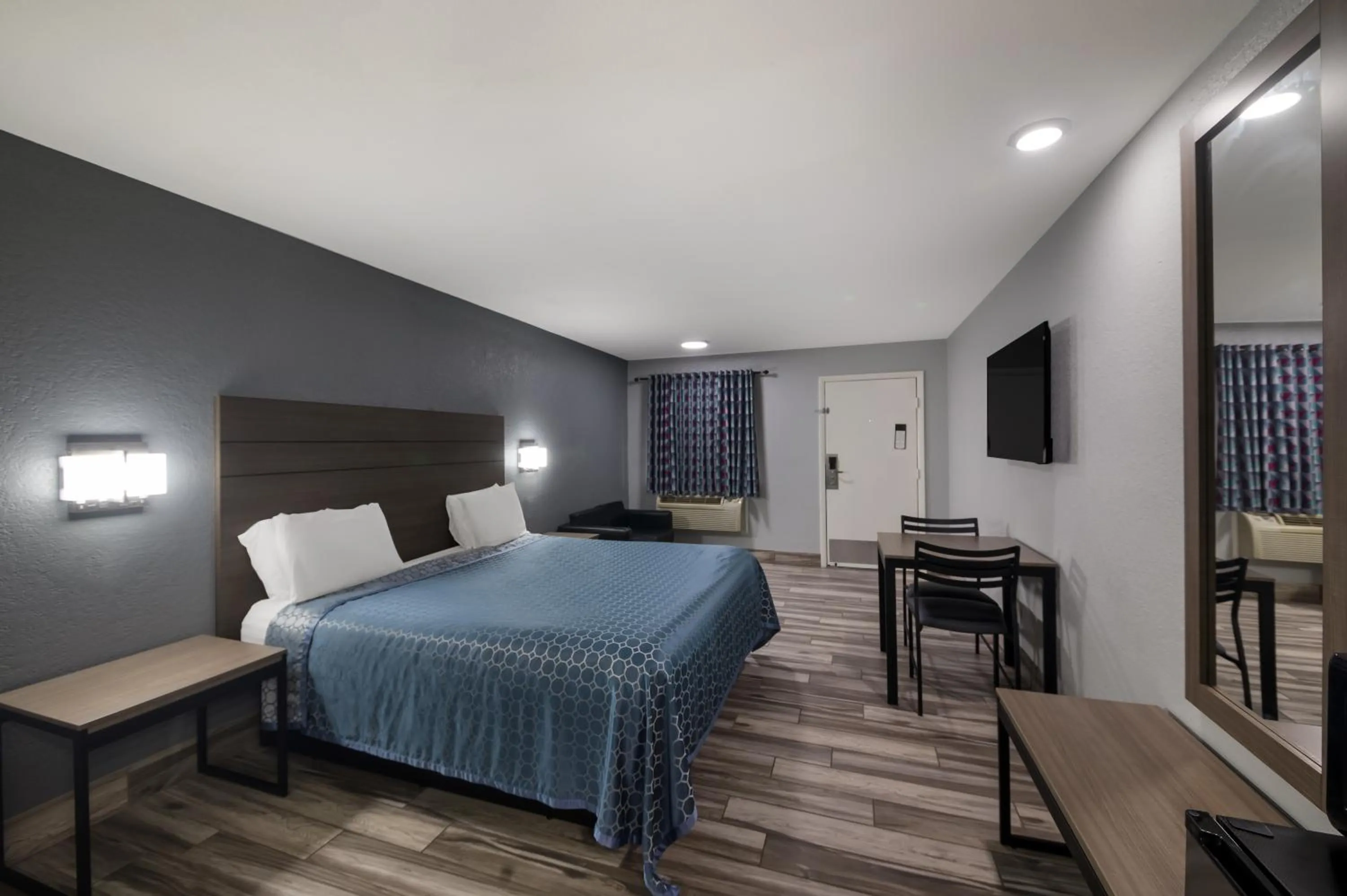 1 King Bed Smoking in Americas Best Value Inn Buda